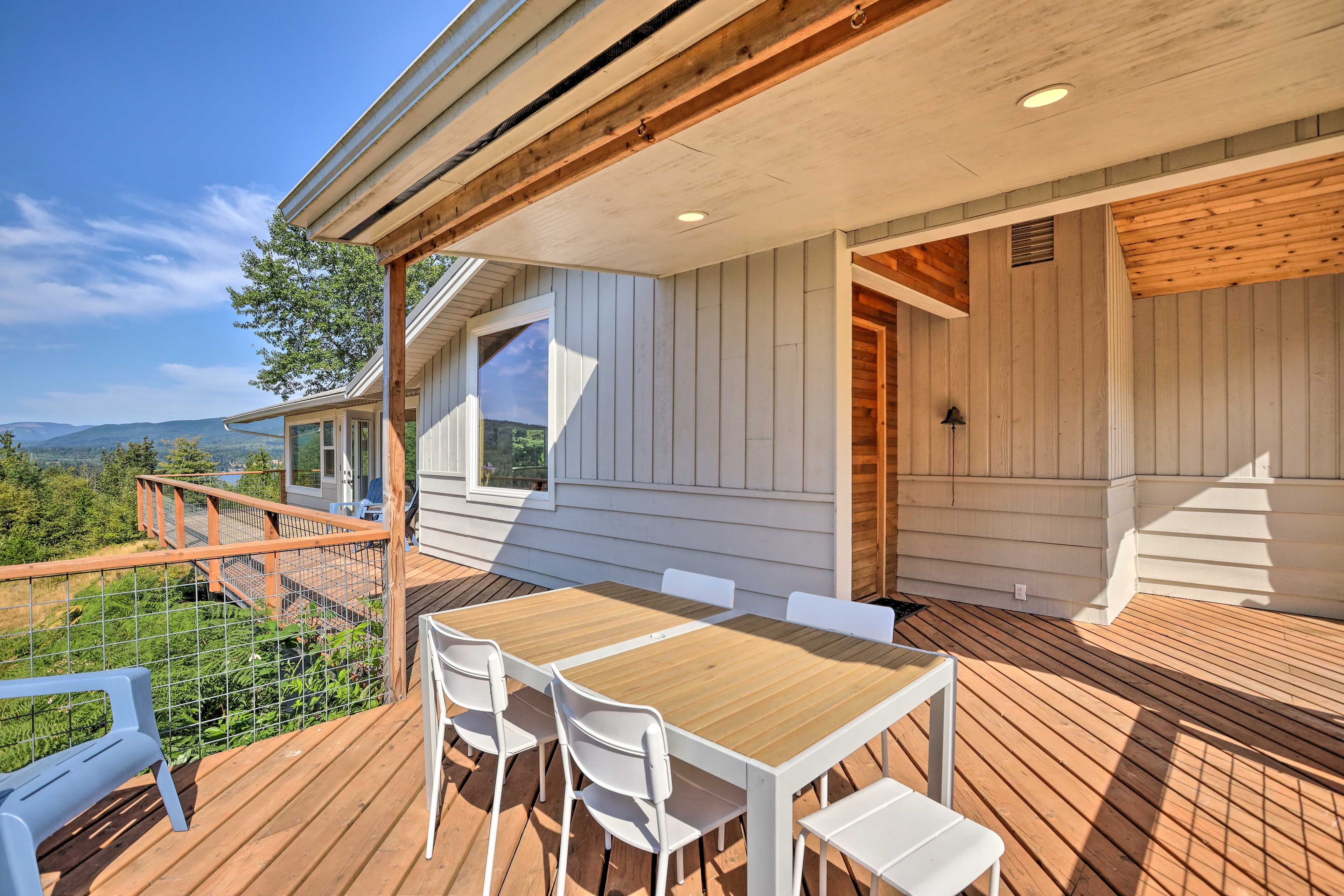 Wraparound Deck