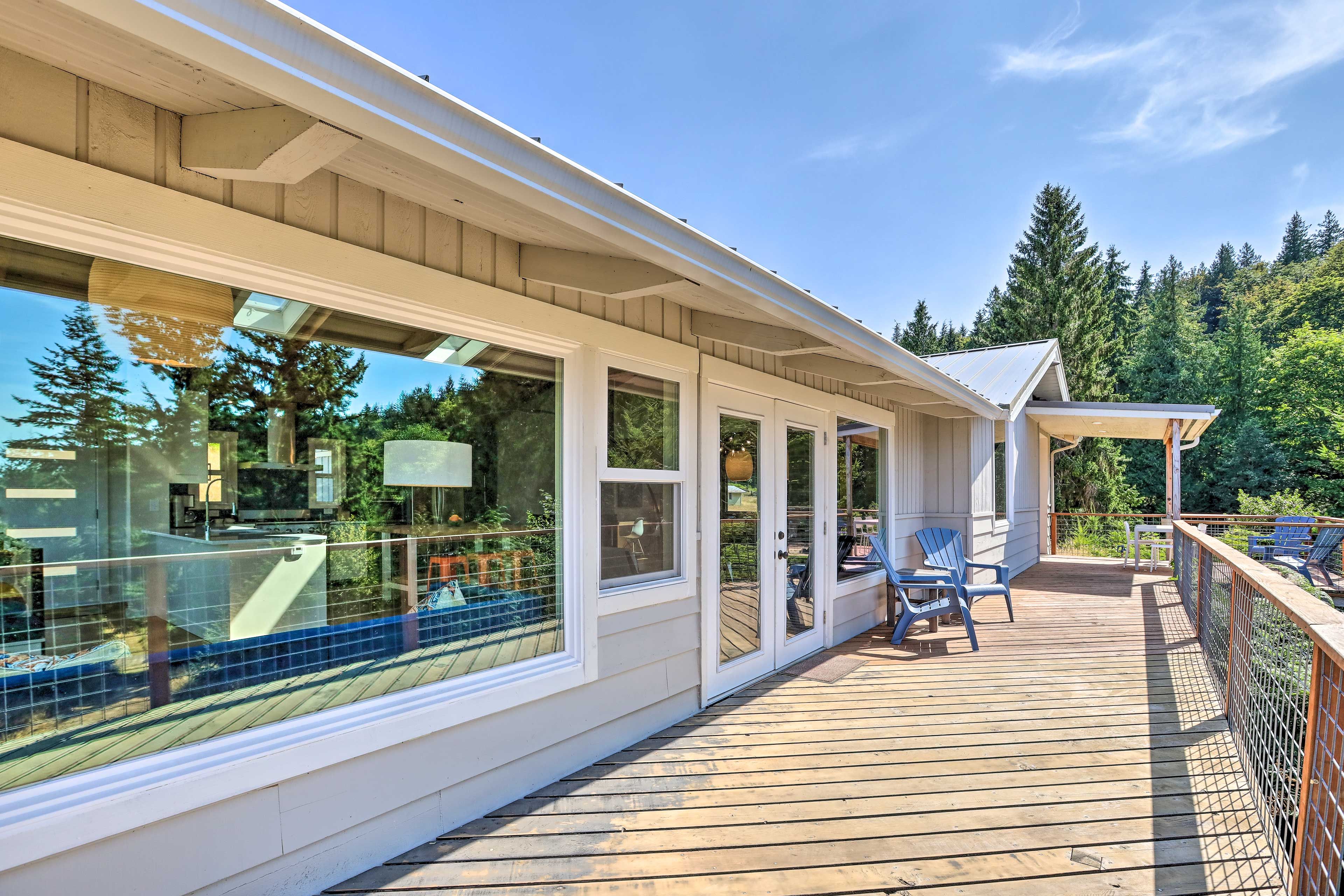 Wraparound Deck
