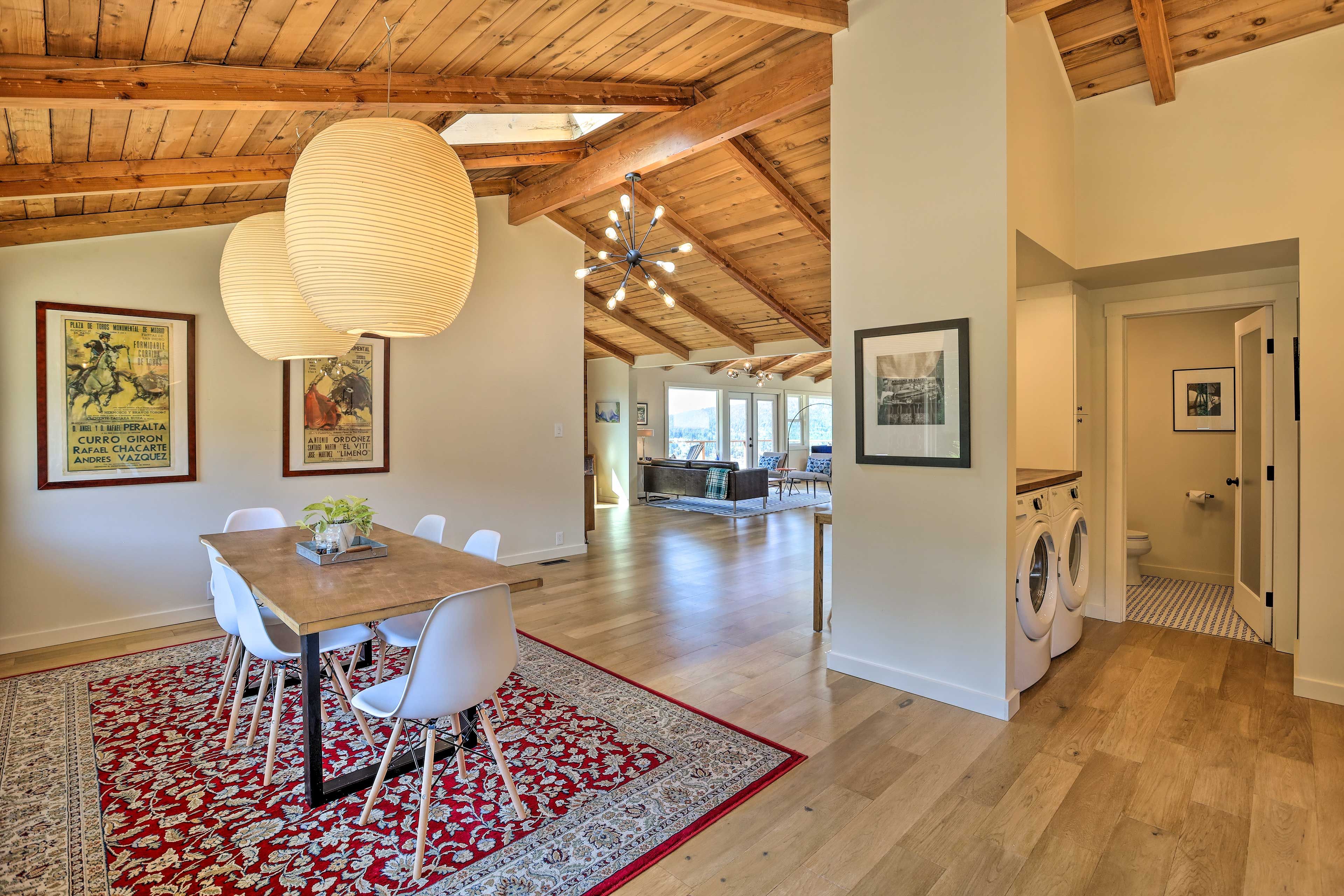 Dining Area | Dishware & Flatware Provided