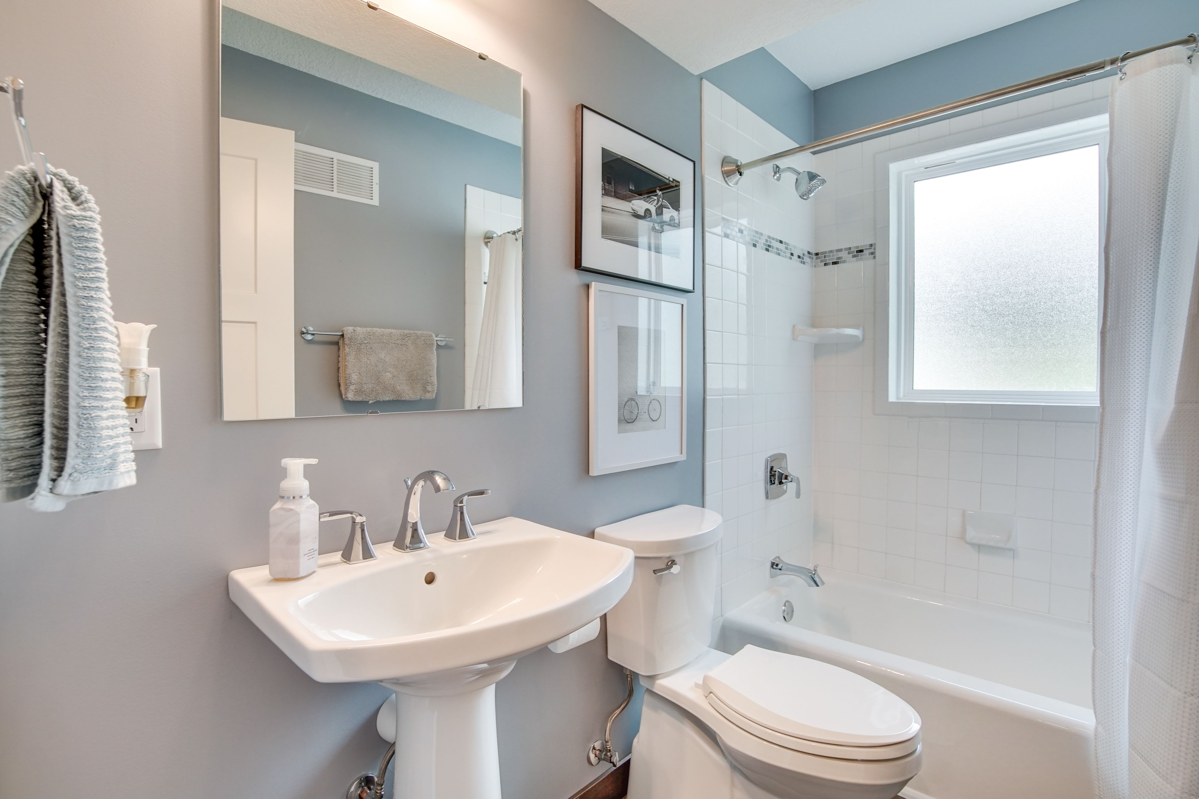 Full Bathroom | Towels & Linens Provided