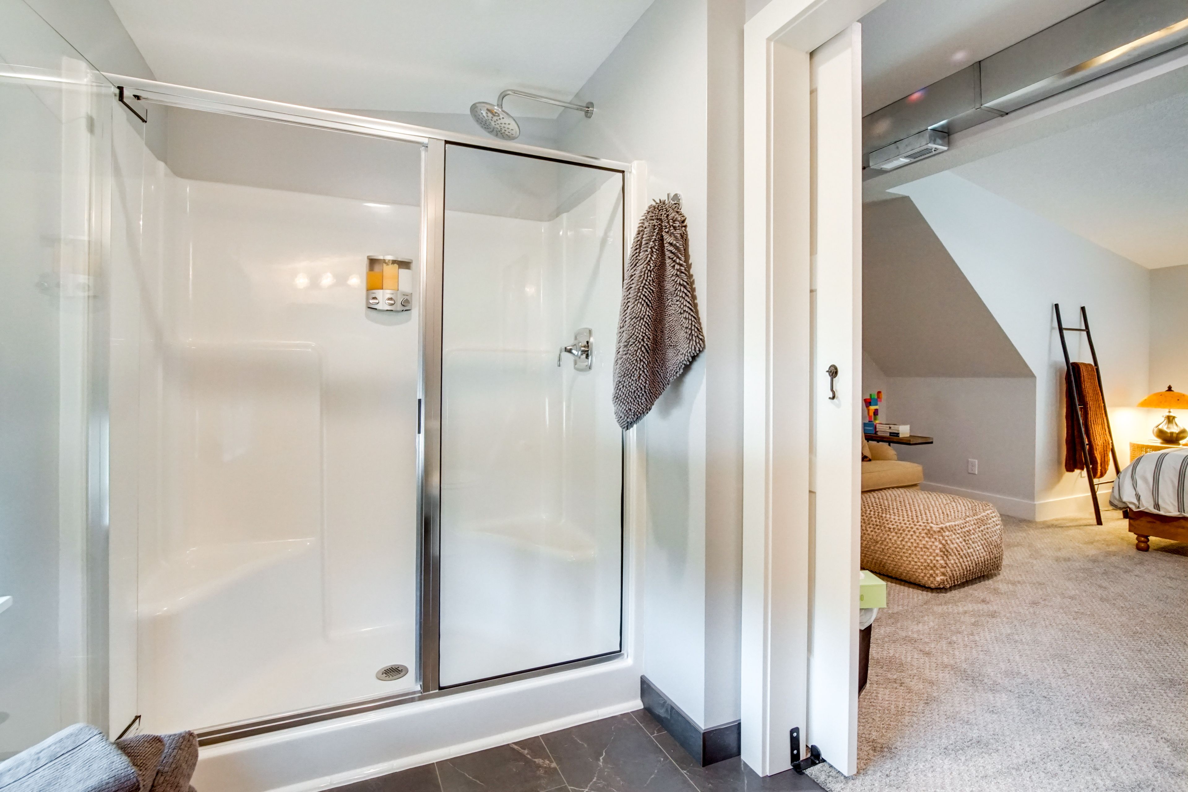 Full Bathroom | 2nd Floor | Stairs Required
