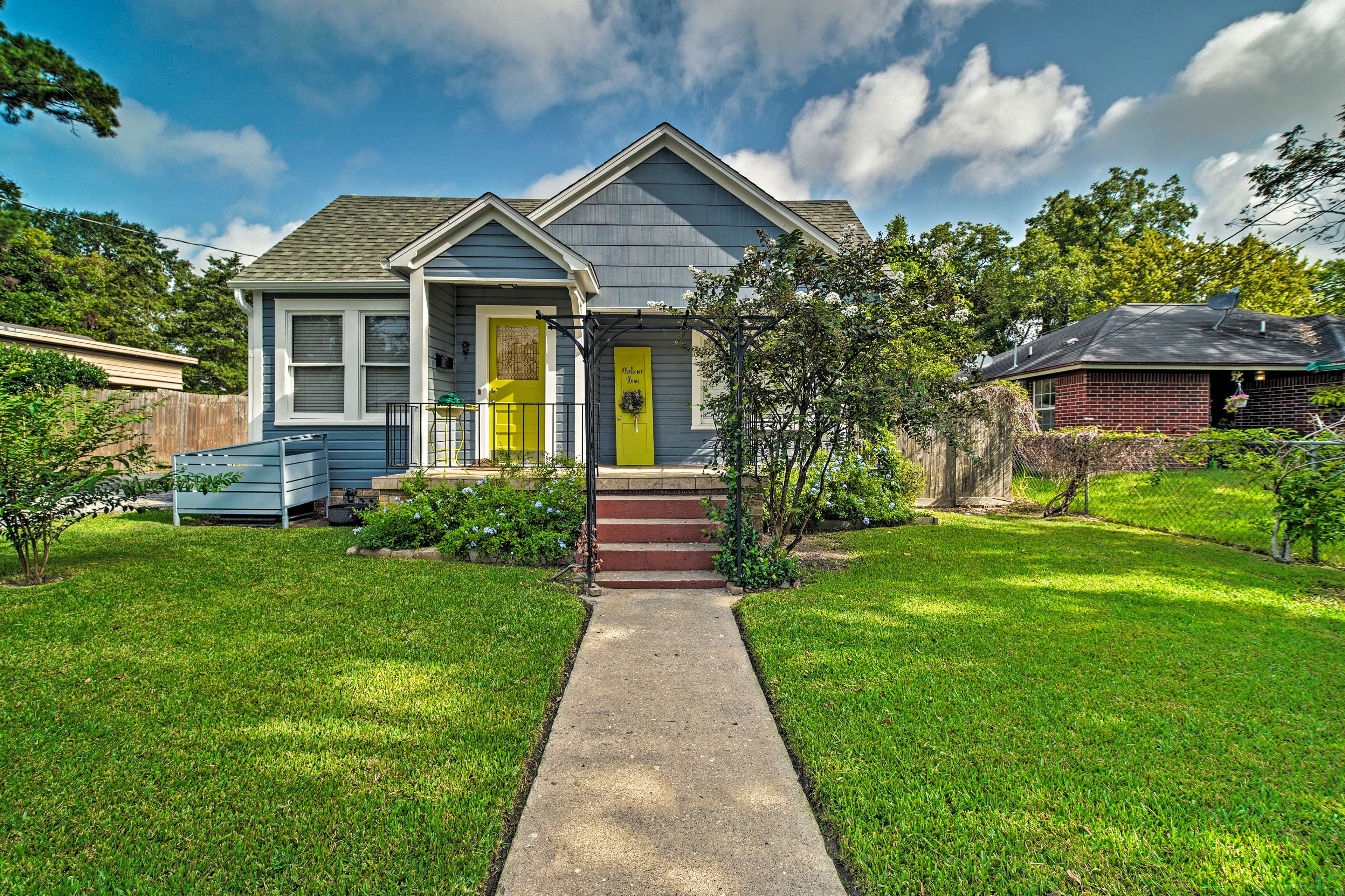 Brenham Vacation Rental | 2BR | 1BA | Stairs Required for Entry | 1,291 Sq Ft