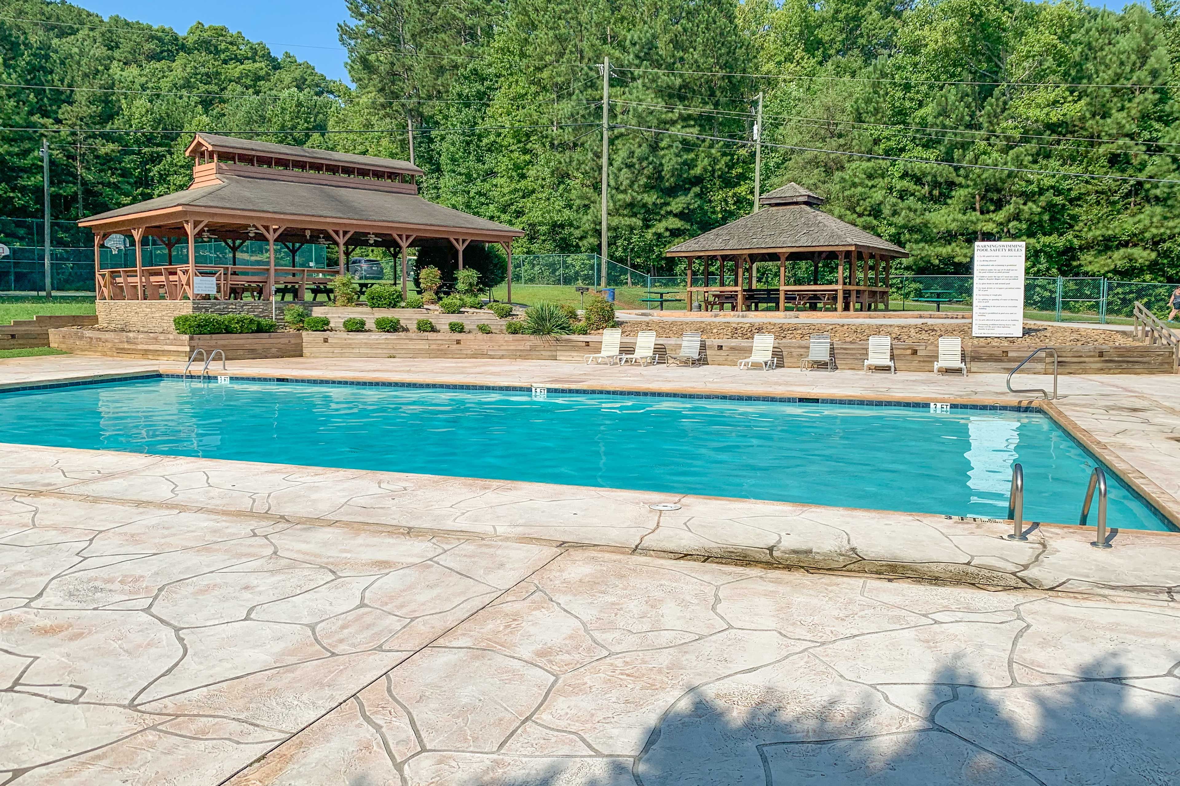 Talking Rock Creek Resort (~9 Miles) | 2 Pools | Exercise Center
