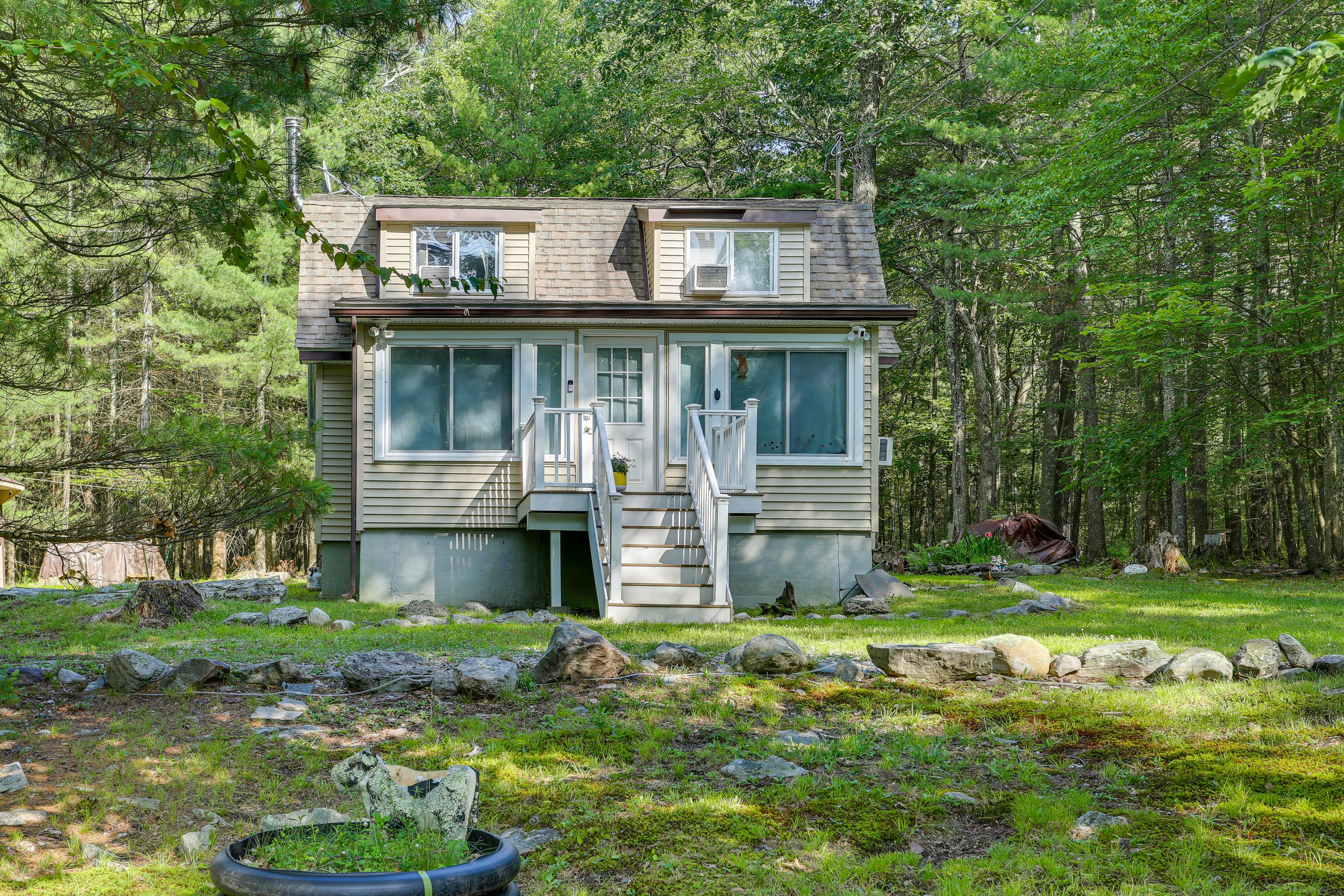 Huguenot Vacation Rental | 3BR | 1BA | 1,050 Sq Ft | Stairs Required