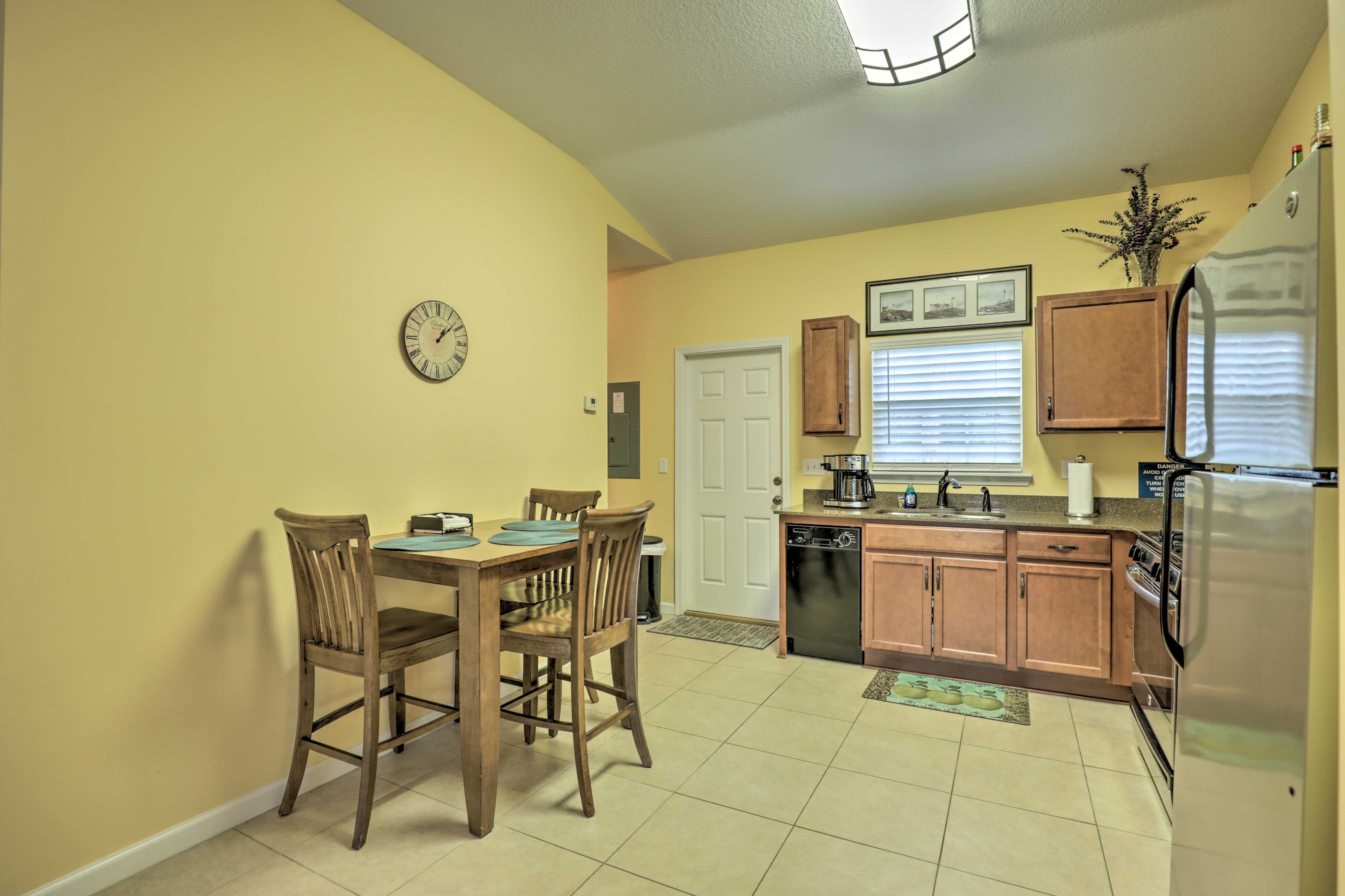 Fully Equipped Kitchen | Garbage Bags & Paper Towels