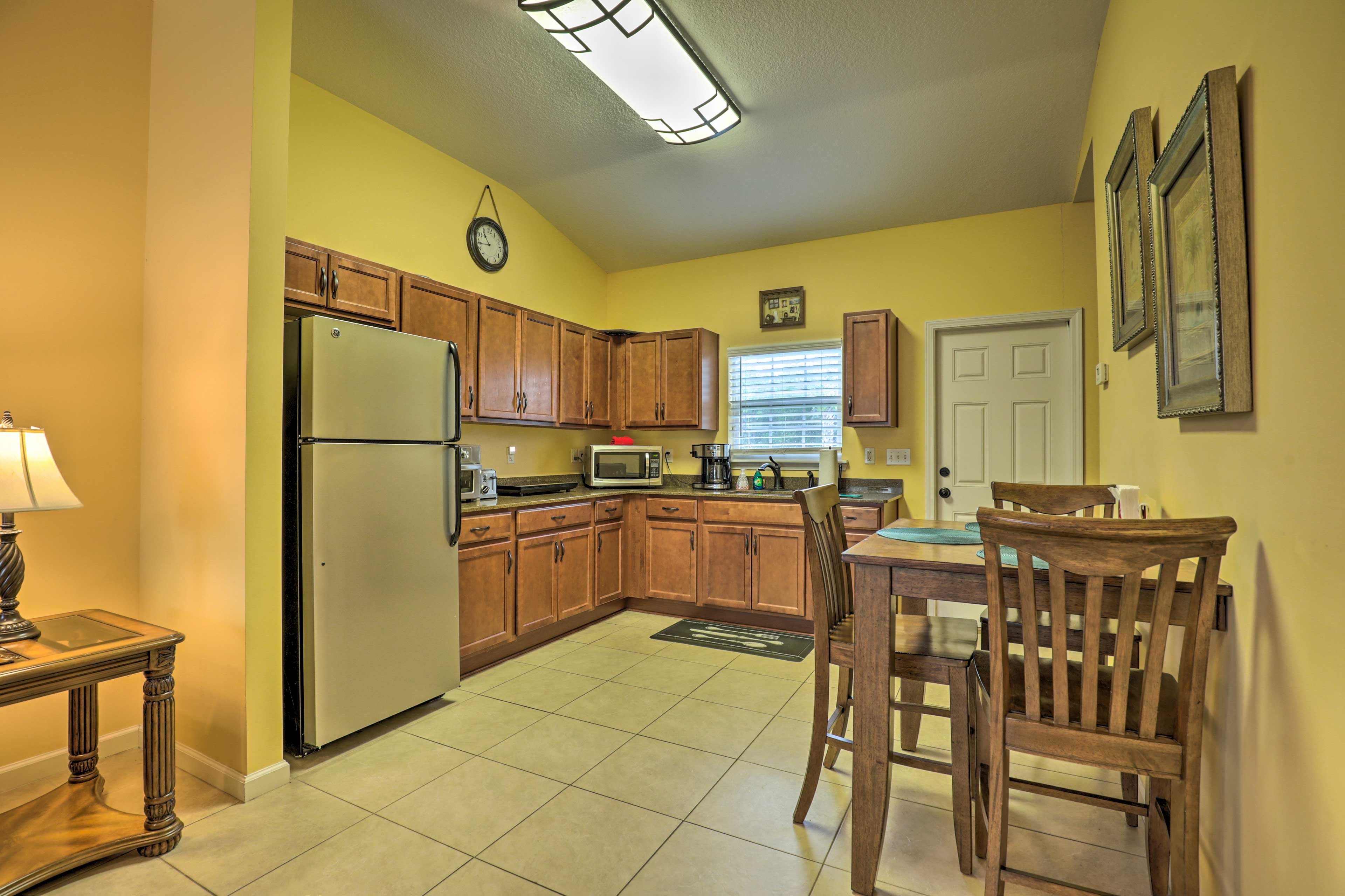 Dining Area | Dishware Provided