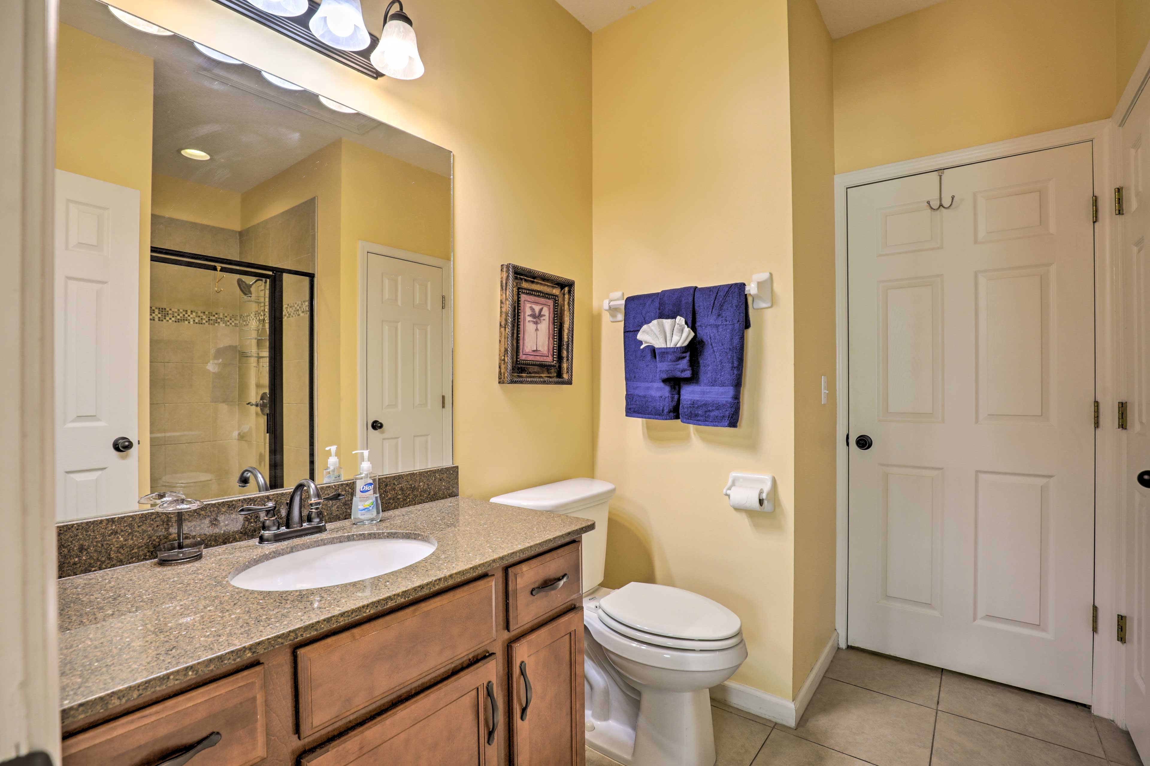 Full Bathroom | Towels Provided