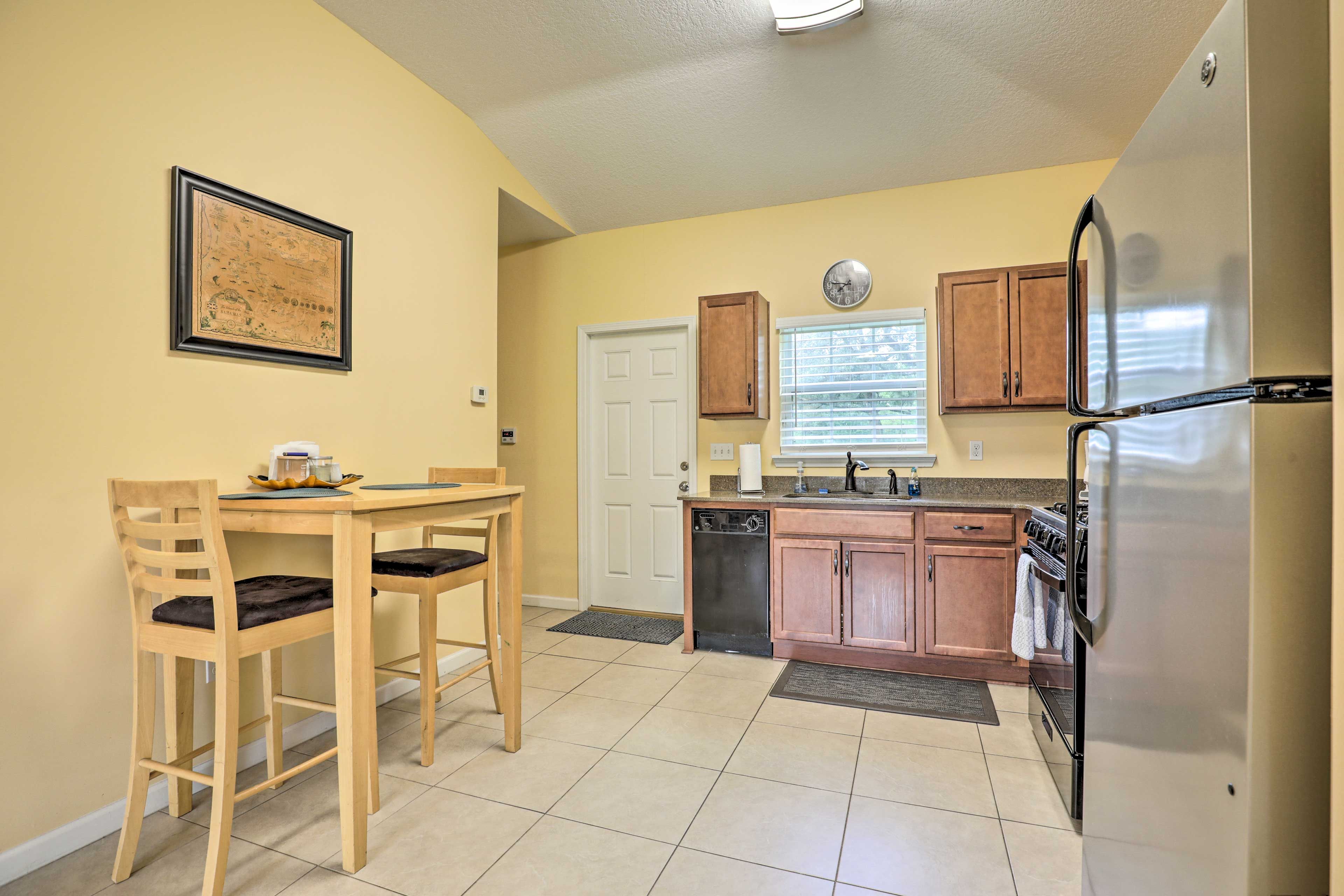 Fully Equipped Kitchen | Garbage Bags & Paper Towels