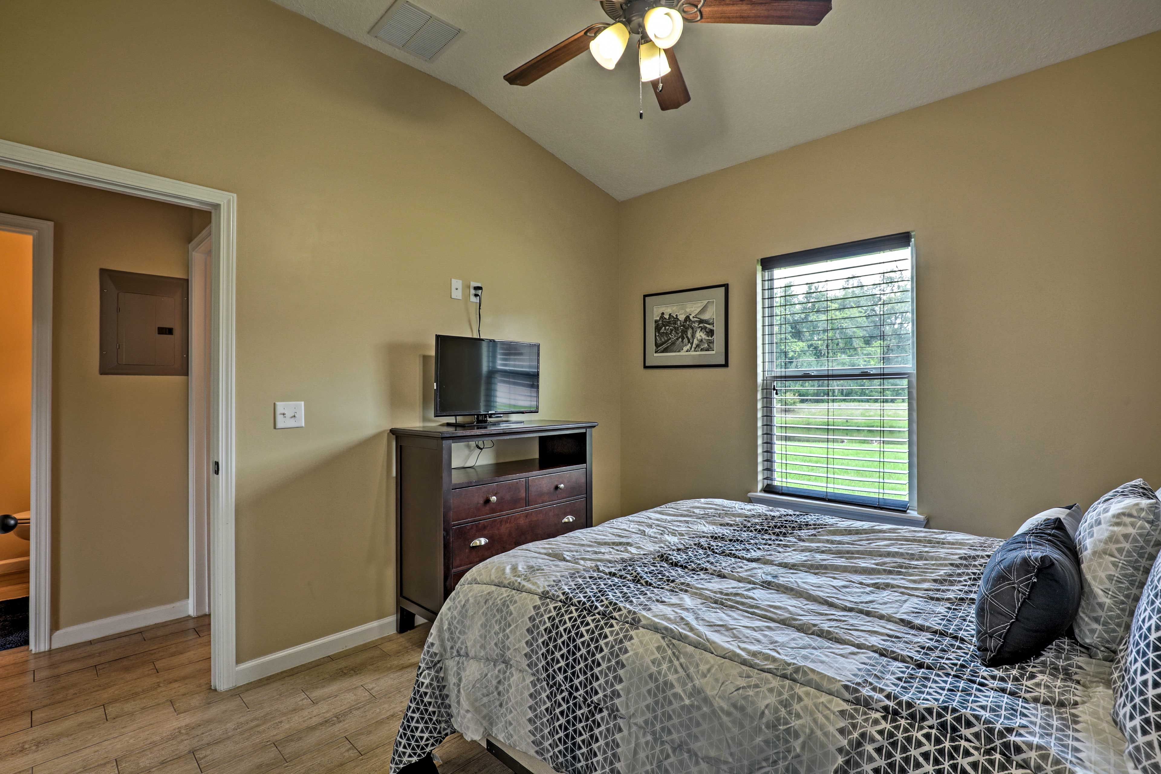 Bedroom 1 | Smart TV