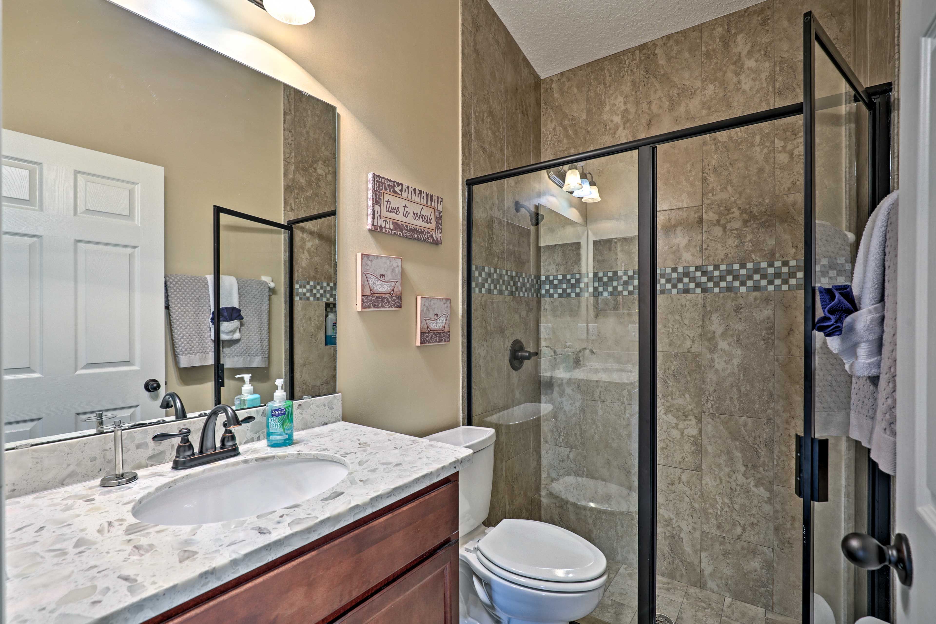 Full Bathroom | Towels Provided