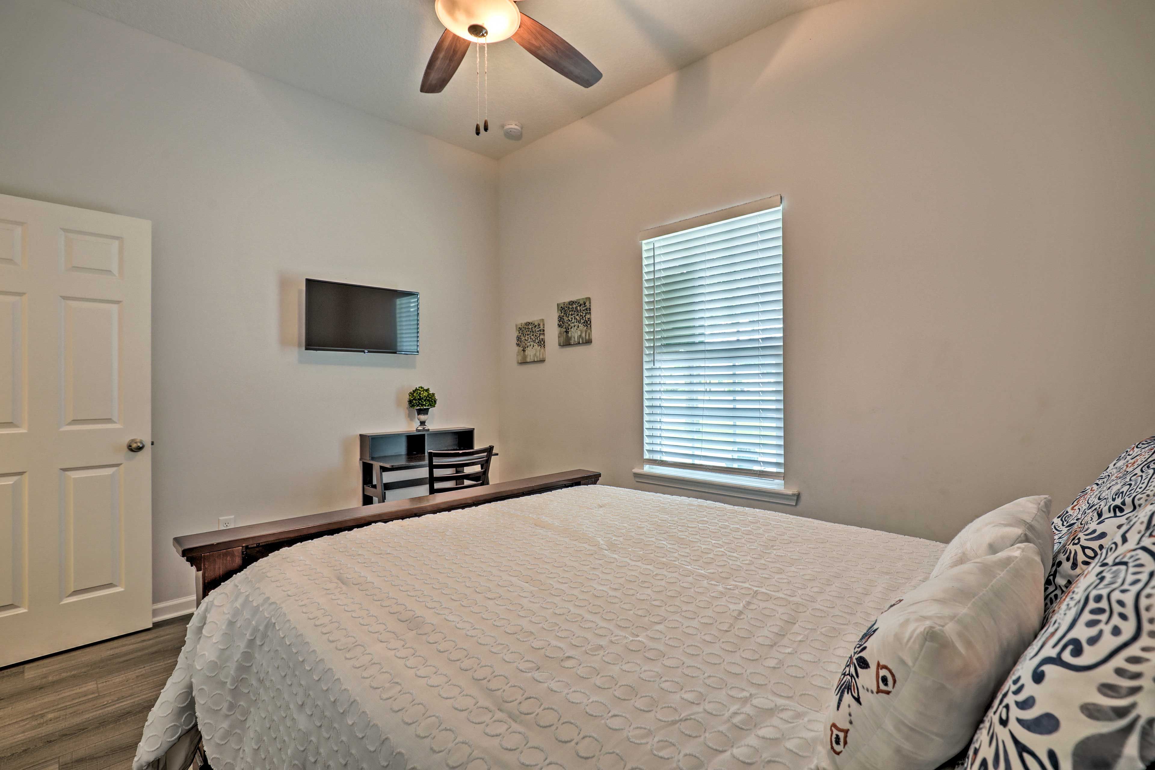 Bedroom 1 | Smart TV