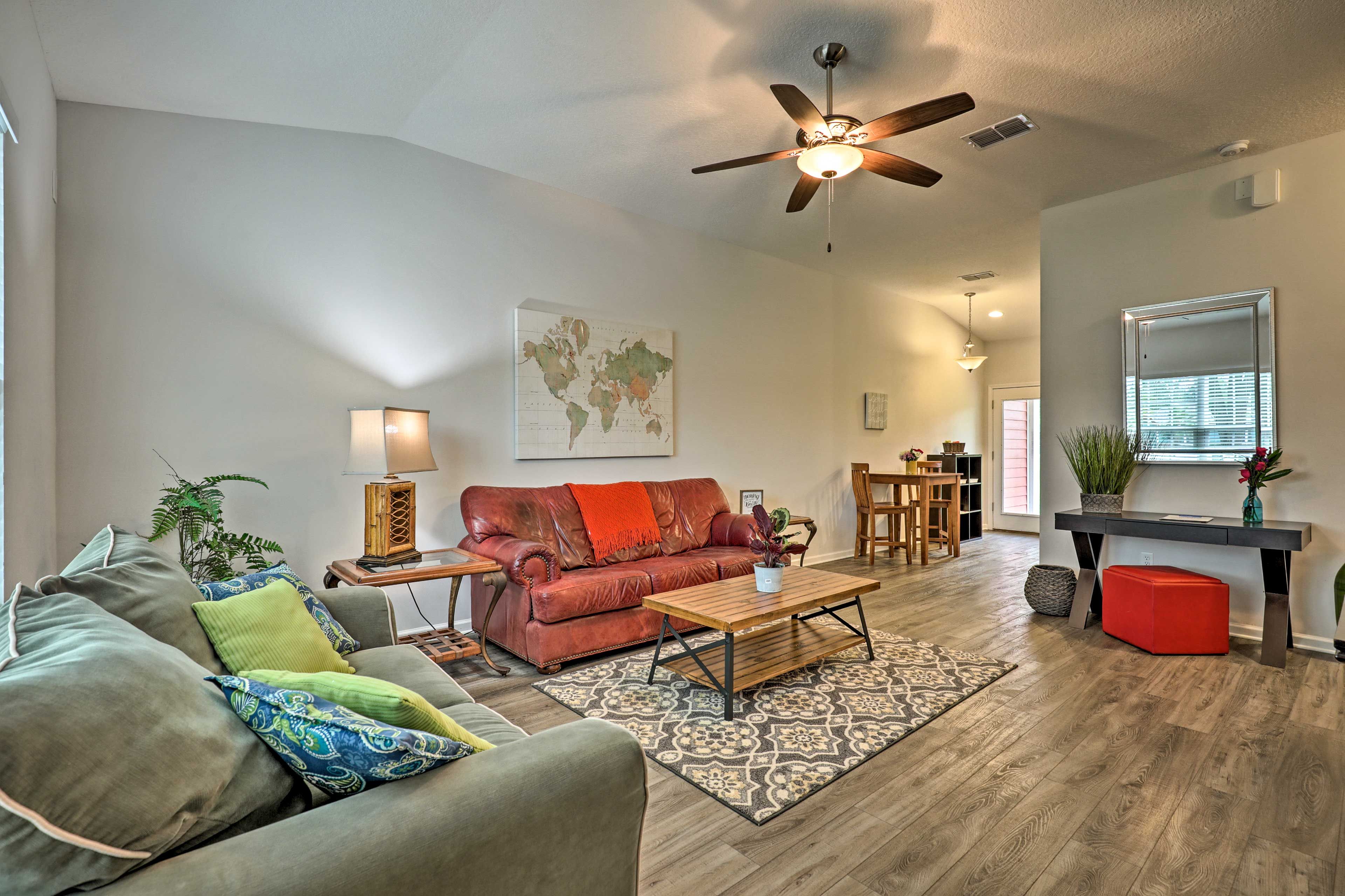 Living Room | Flat-Screen Cable TV | Central A/C