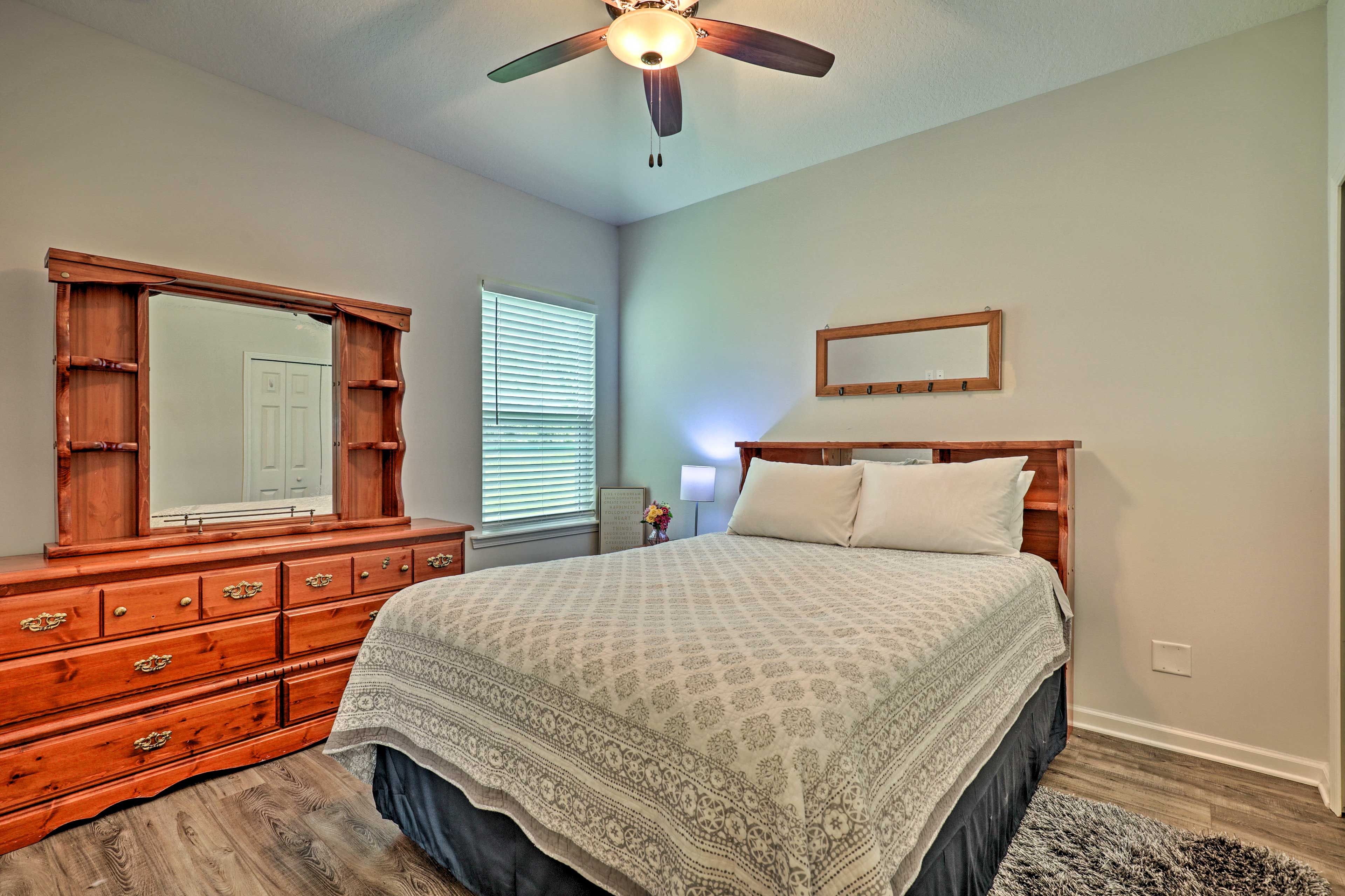 Bedroom 1 | Queen Bed | Suitable for Elderly