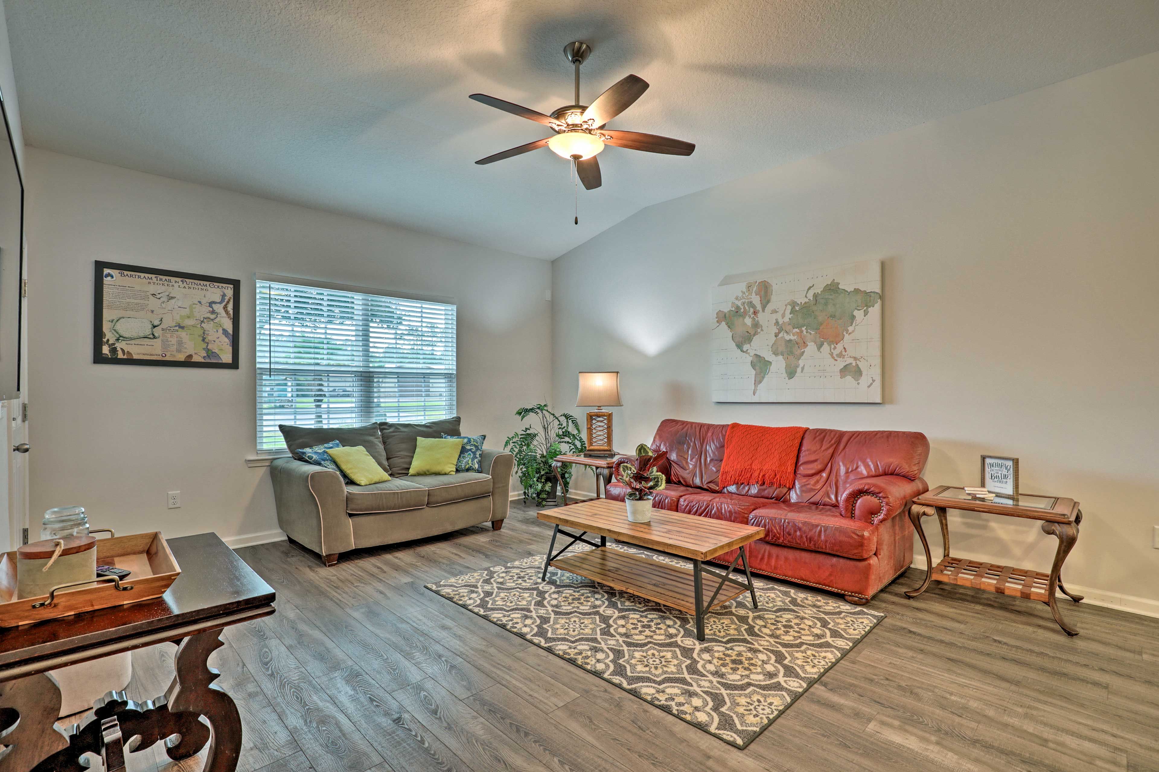Living Room | Towels & Linens Provided