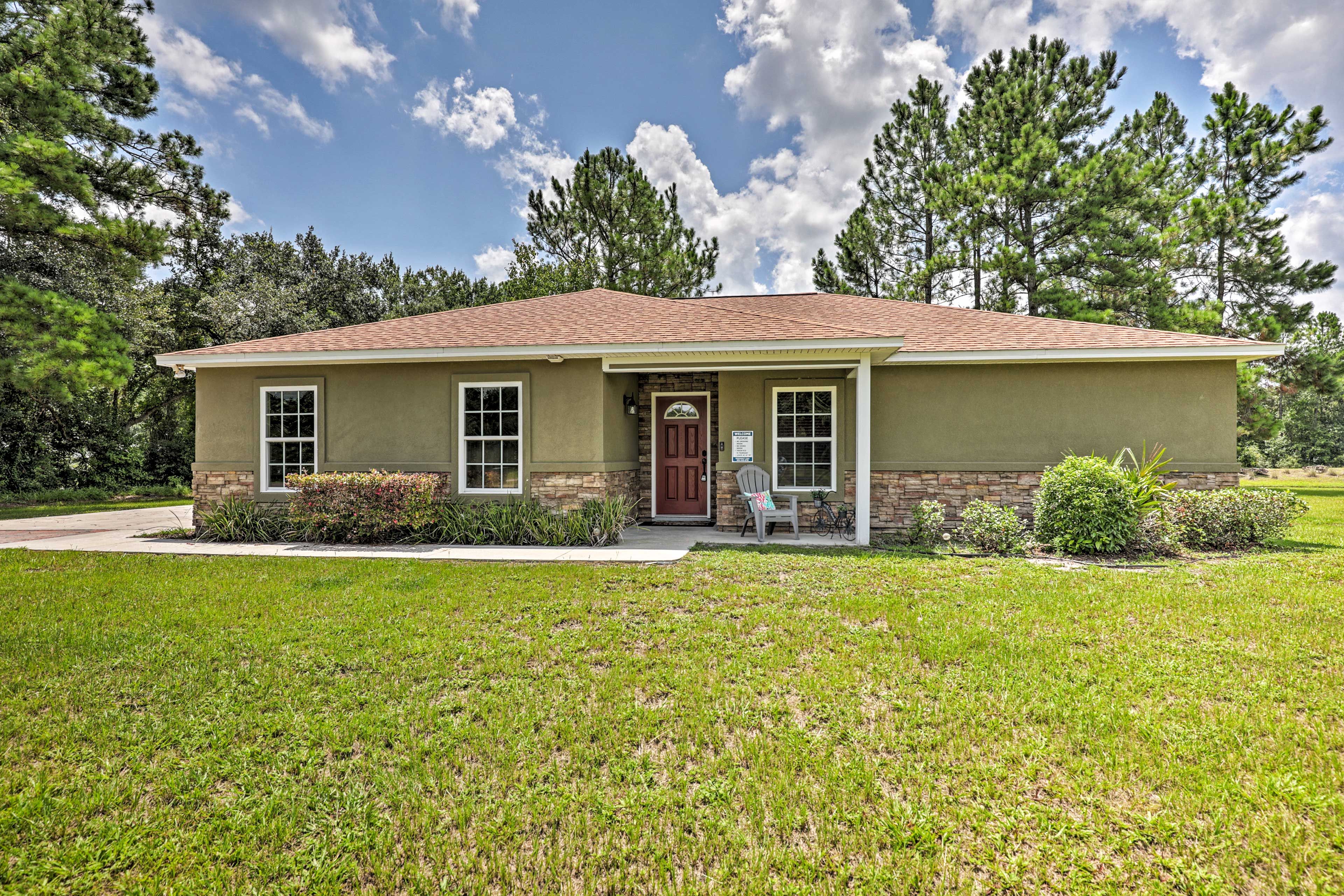 Palatka Vacation Rental | 2BR | 2BA | 1,350 | Ring Doorbell | Step-Free Access