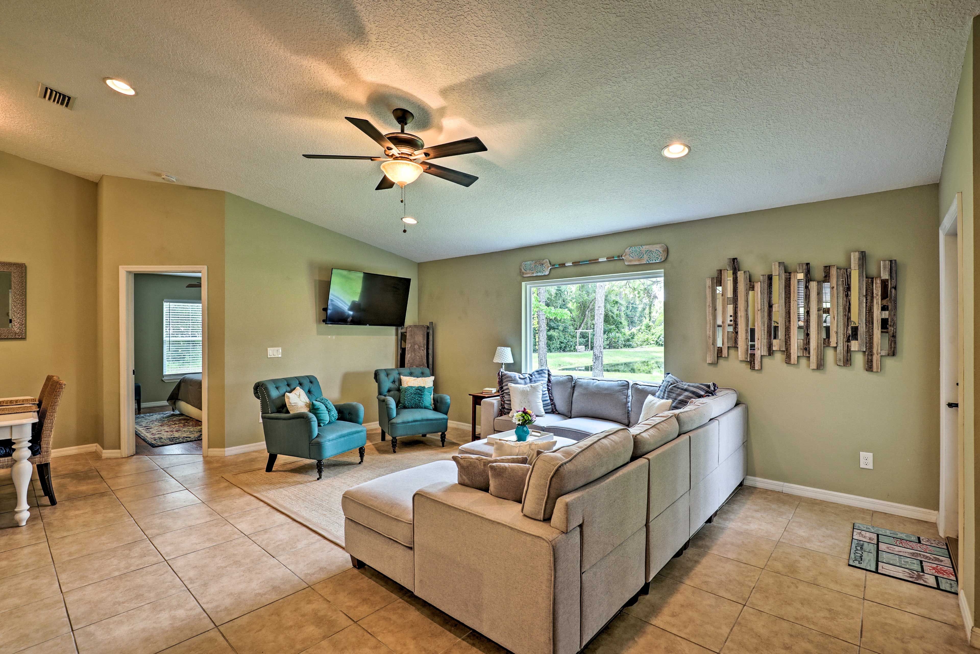 Living Room | Towels & Linens Provided | Central A/C & Heat