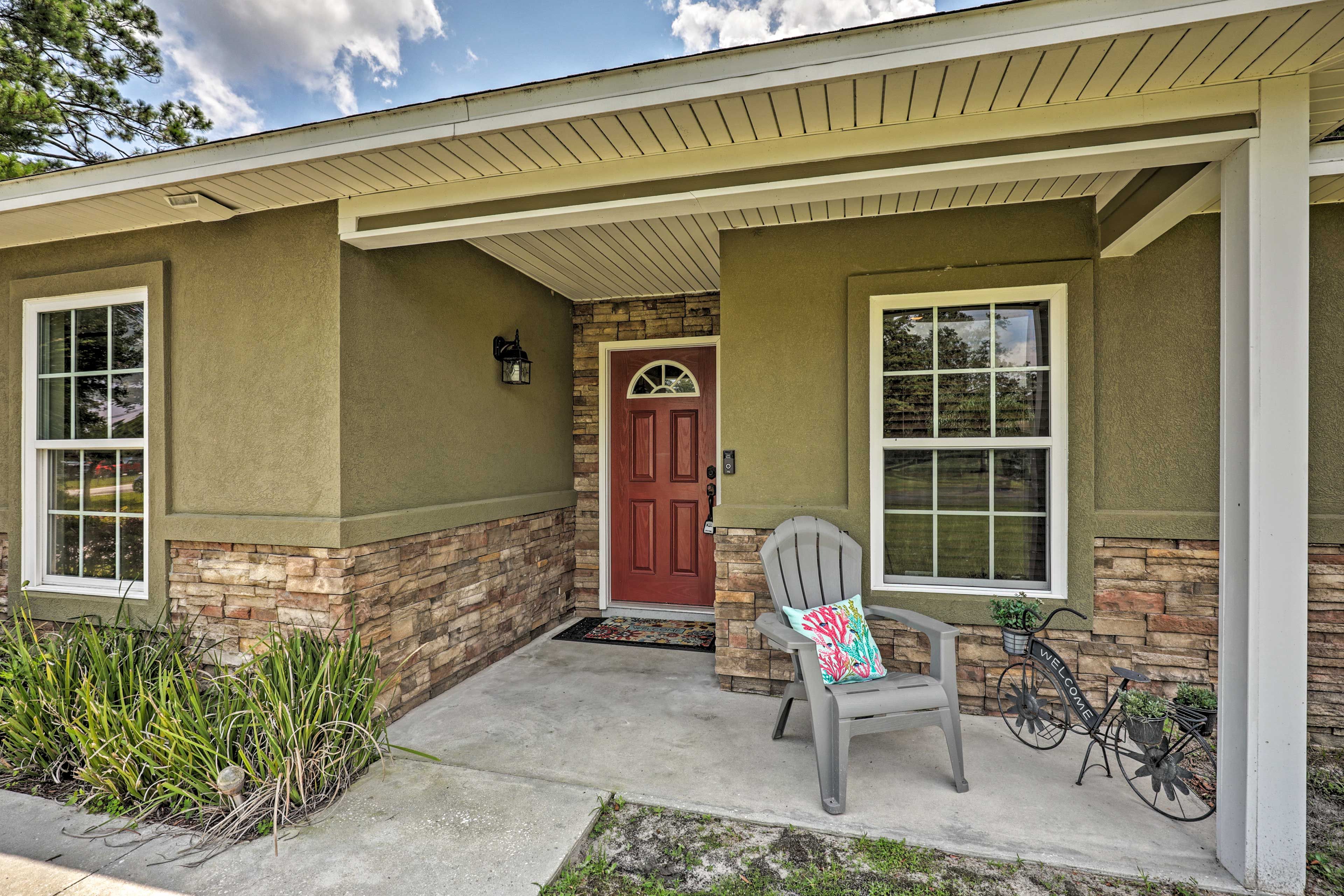 Front Entrance | Ring Doorbell | Driveway Parking (2 Vehicles)