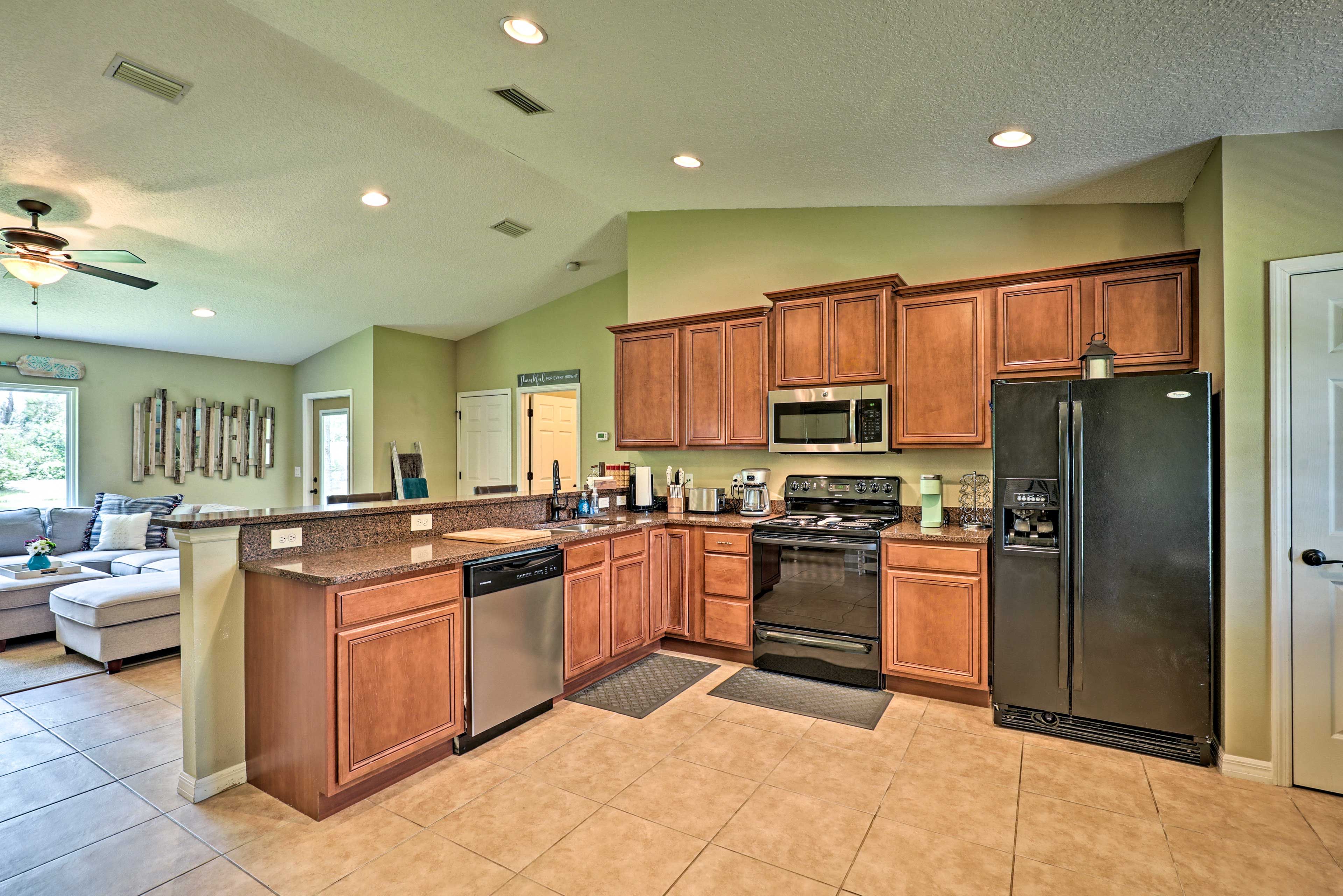 Fully Equipped Kitchen | Breakfast Bar