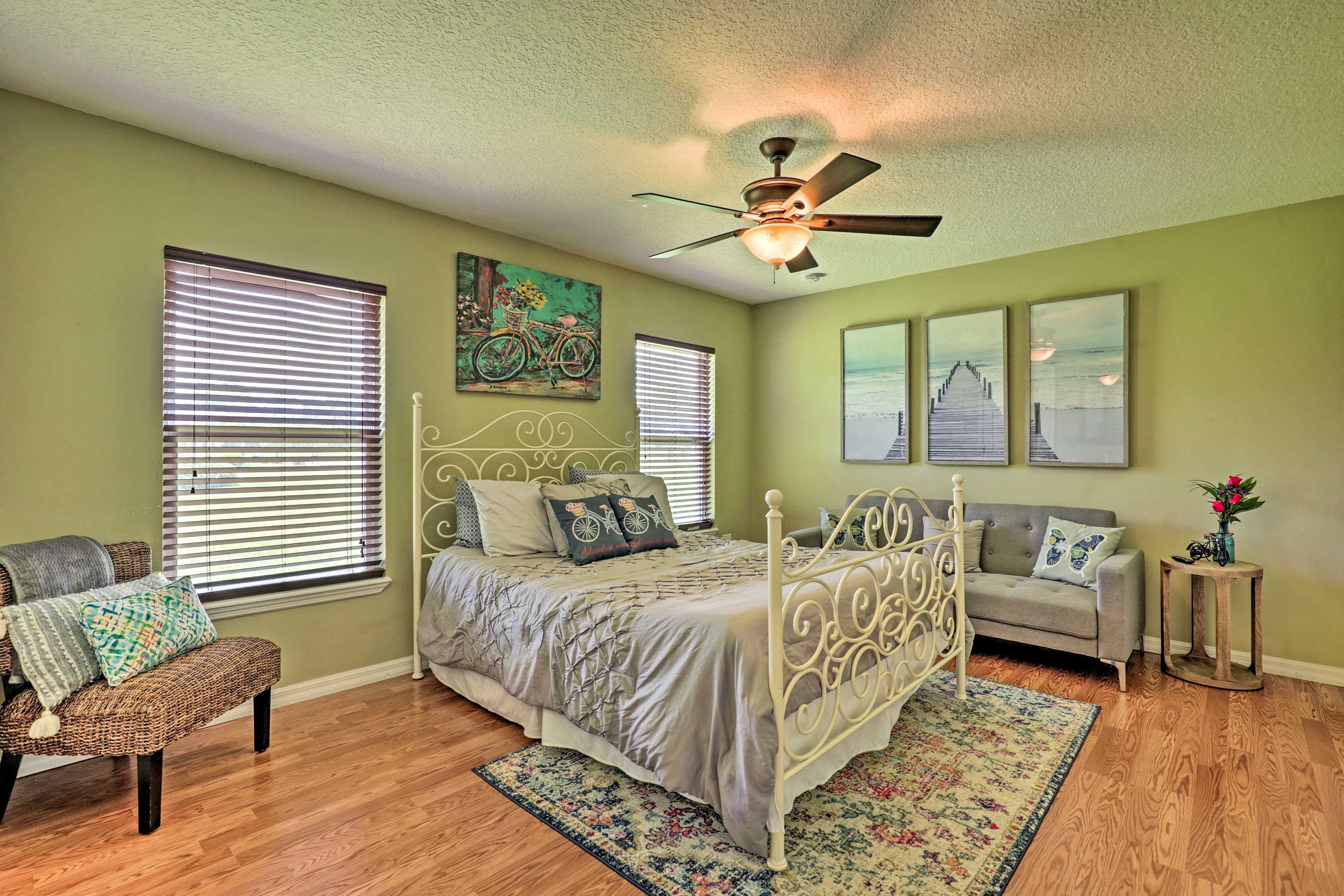 Bedroom 2 | Smart TV | Pet Friendly w/ Fee