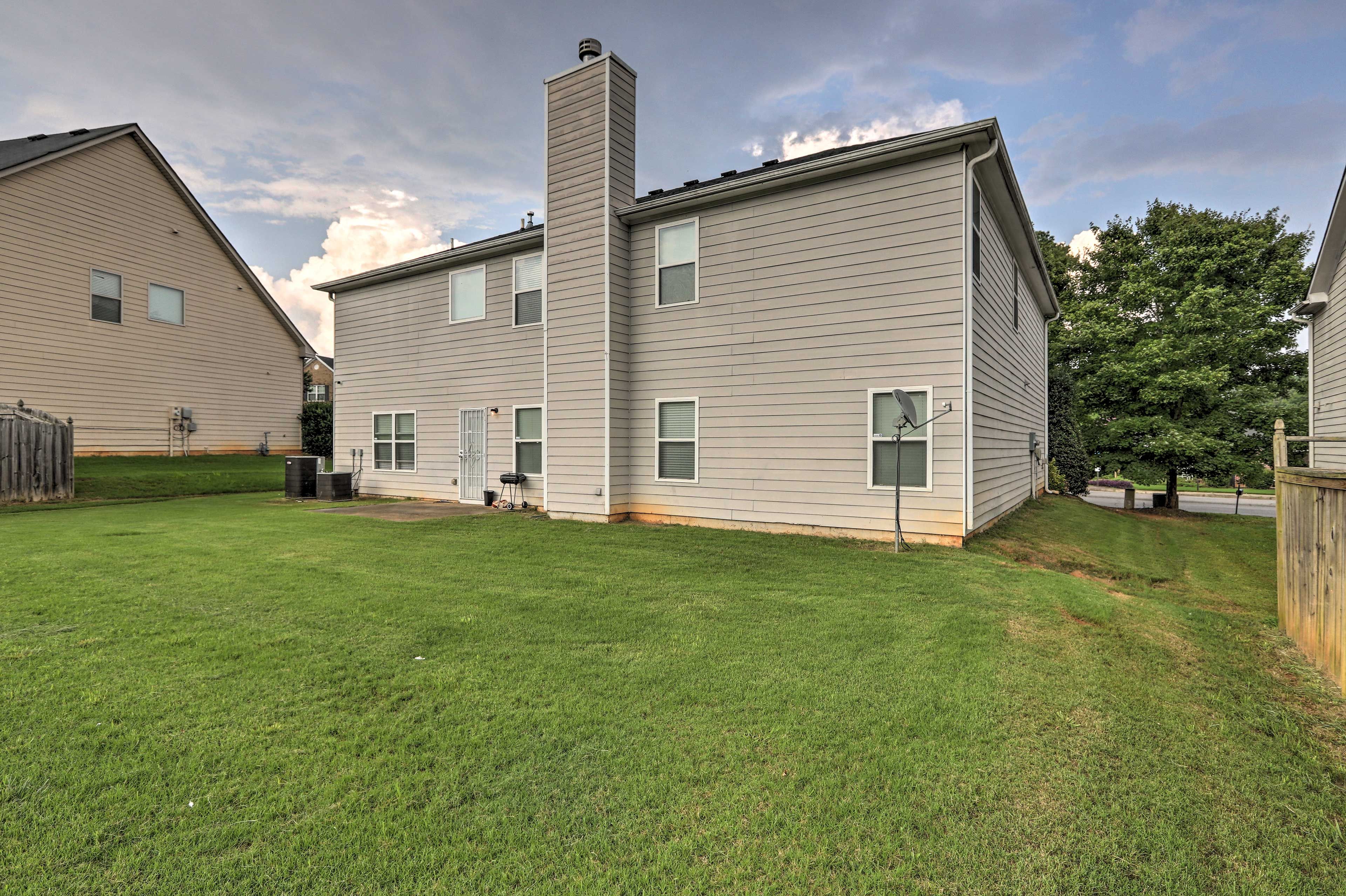 Parking | Driveway (4 Vehicles) | Garage (2 Vehicles)