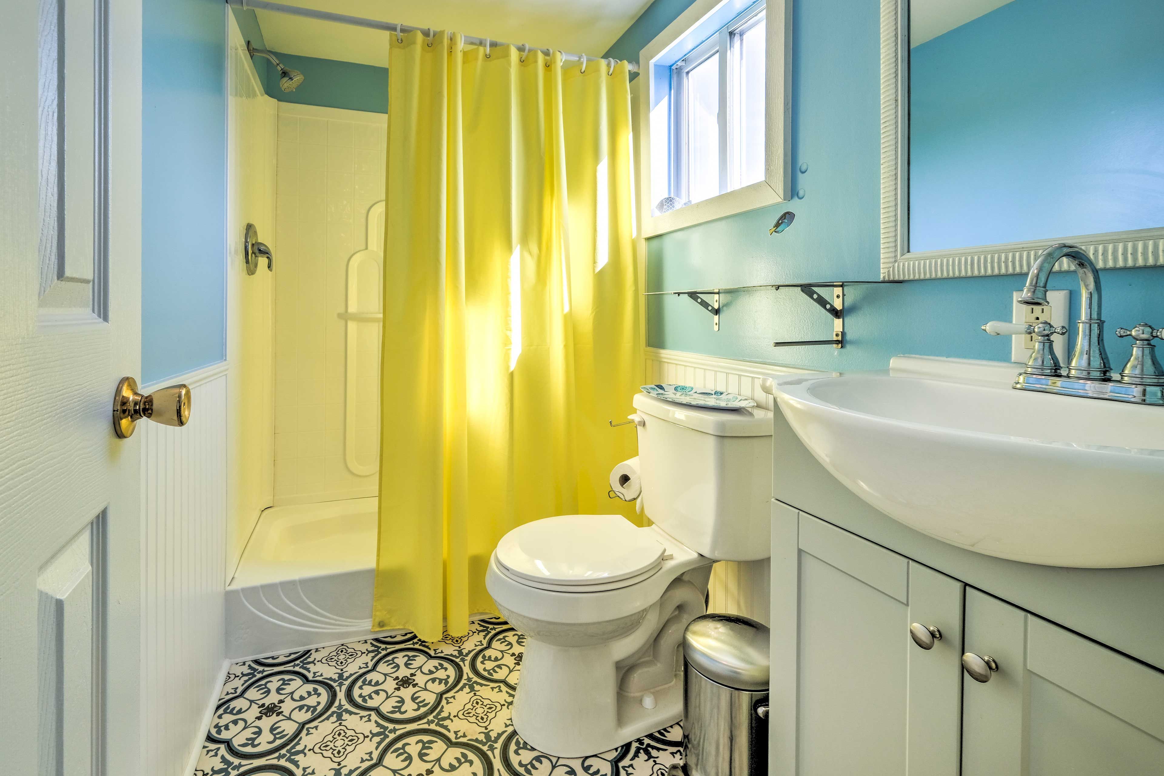 Full Bathroom | Towels Provided