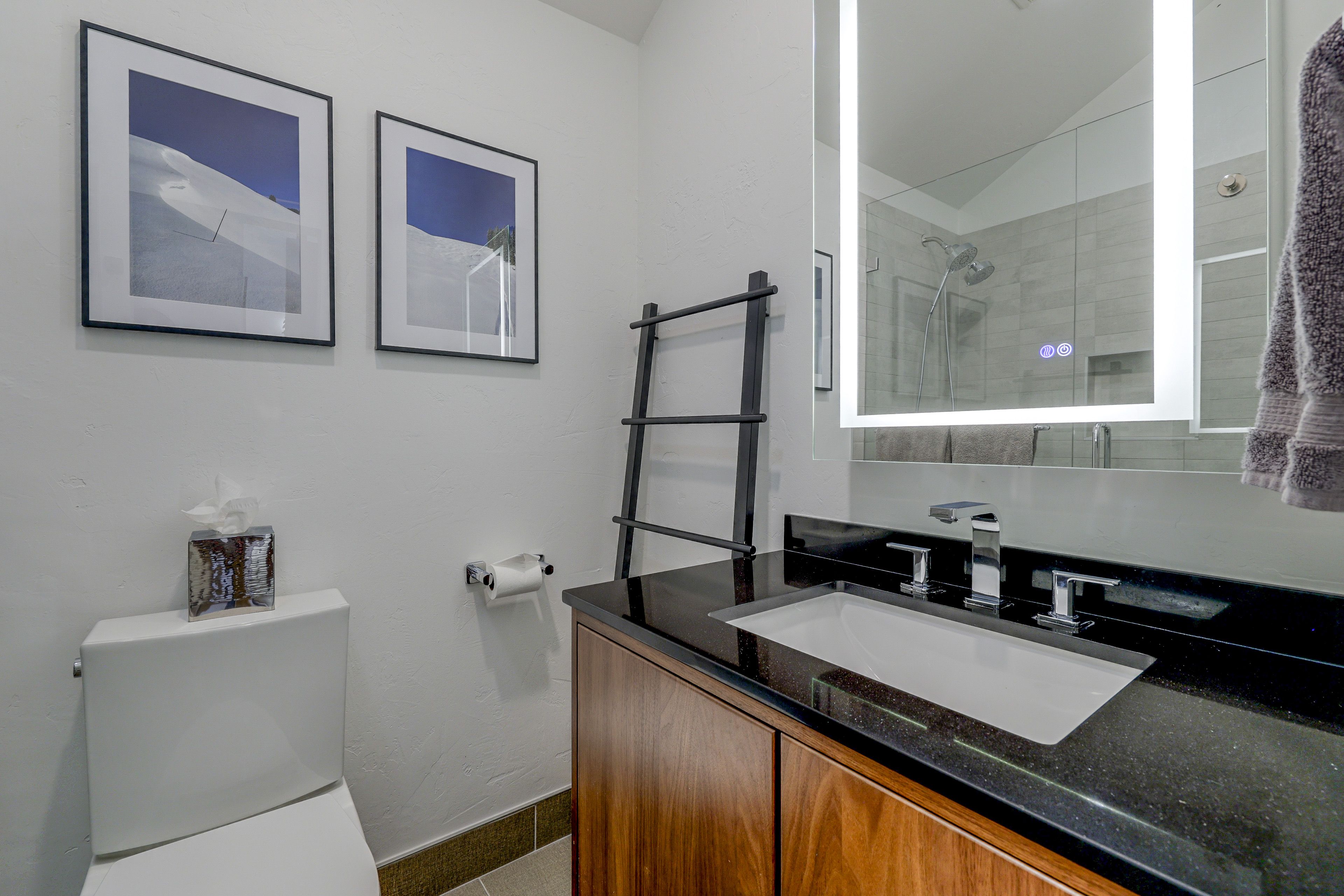 Full Bathroom | Upper Level