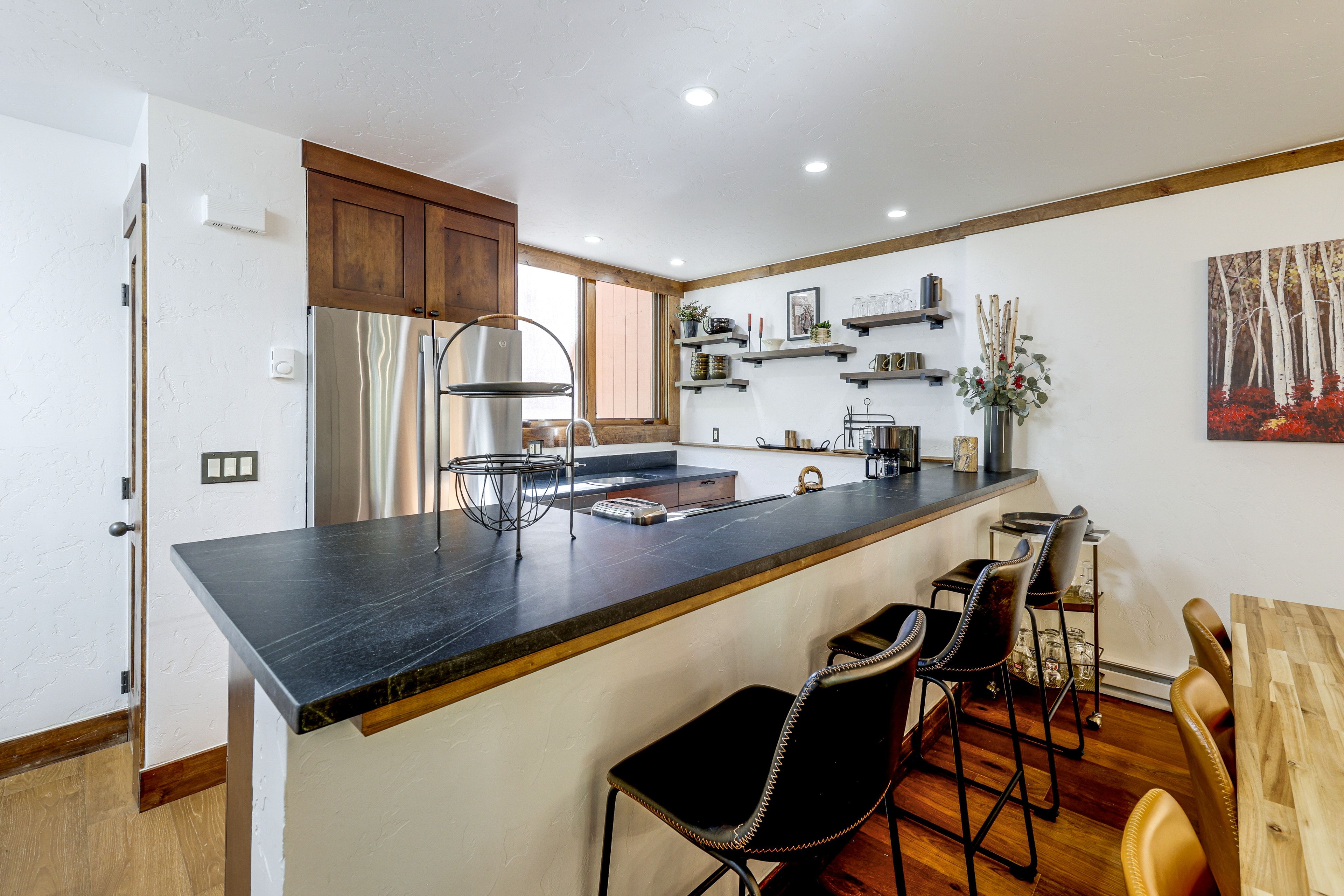 Kitchen | Cooking Basics | Dishware/Flatware | Main Level