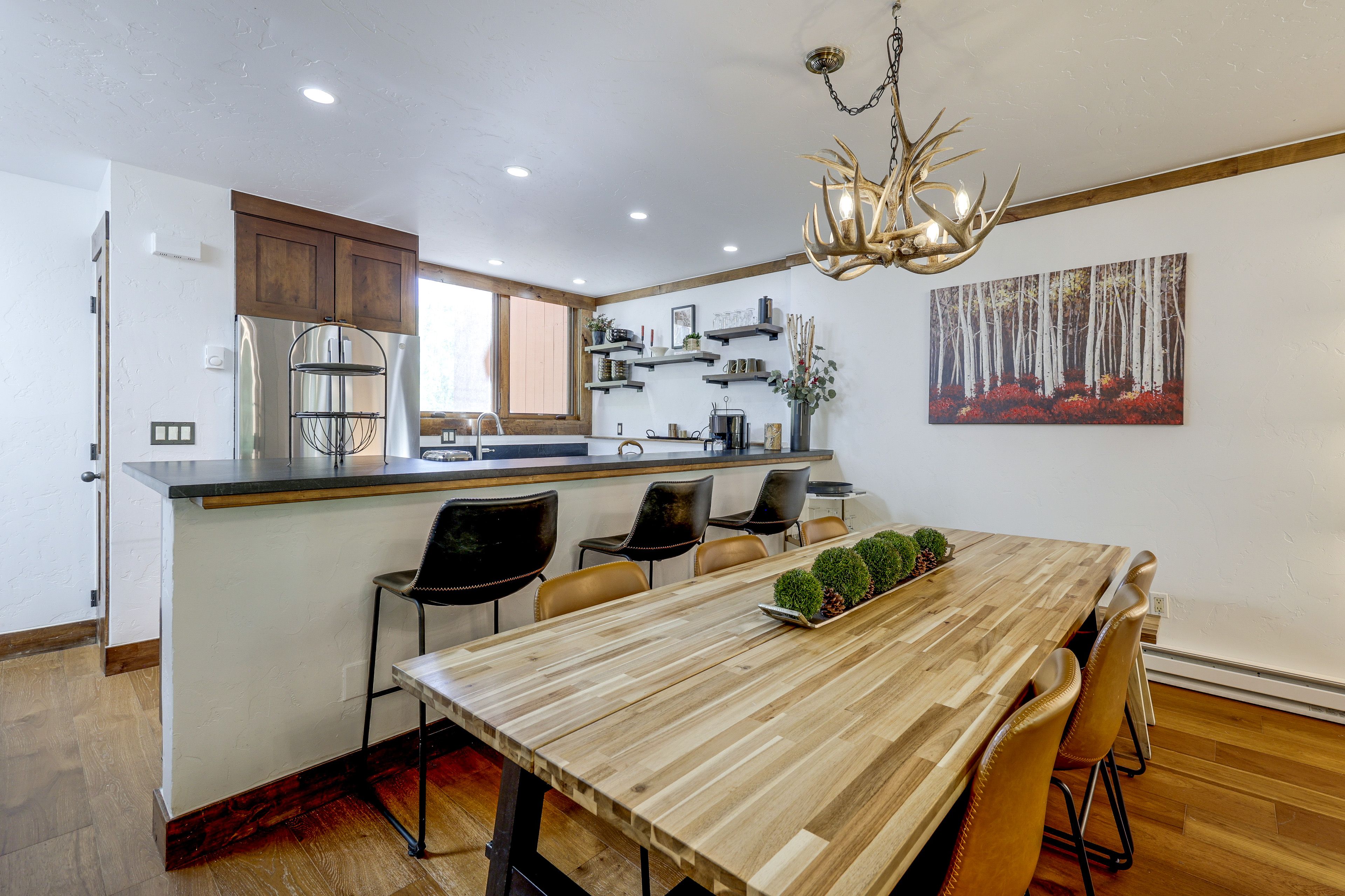 Kitchen | Dining Area