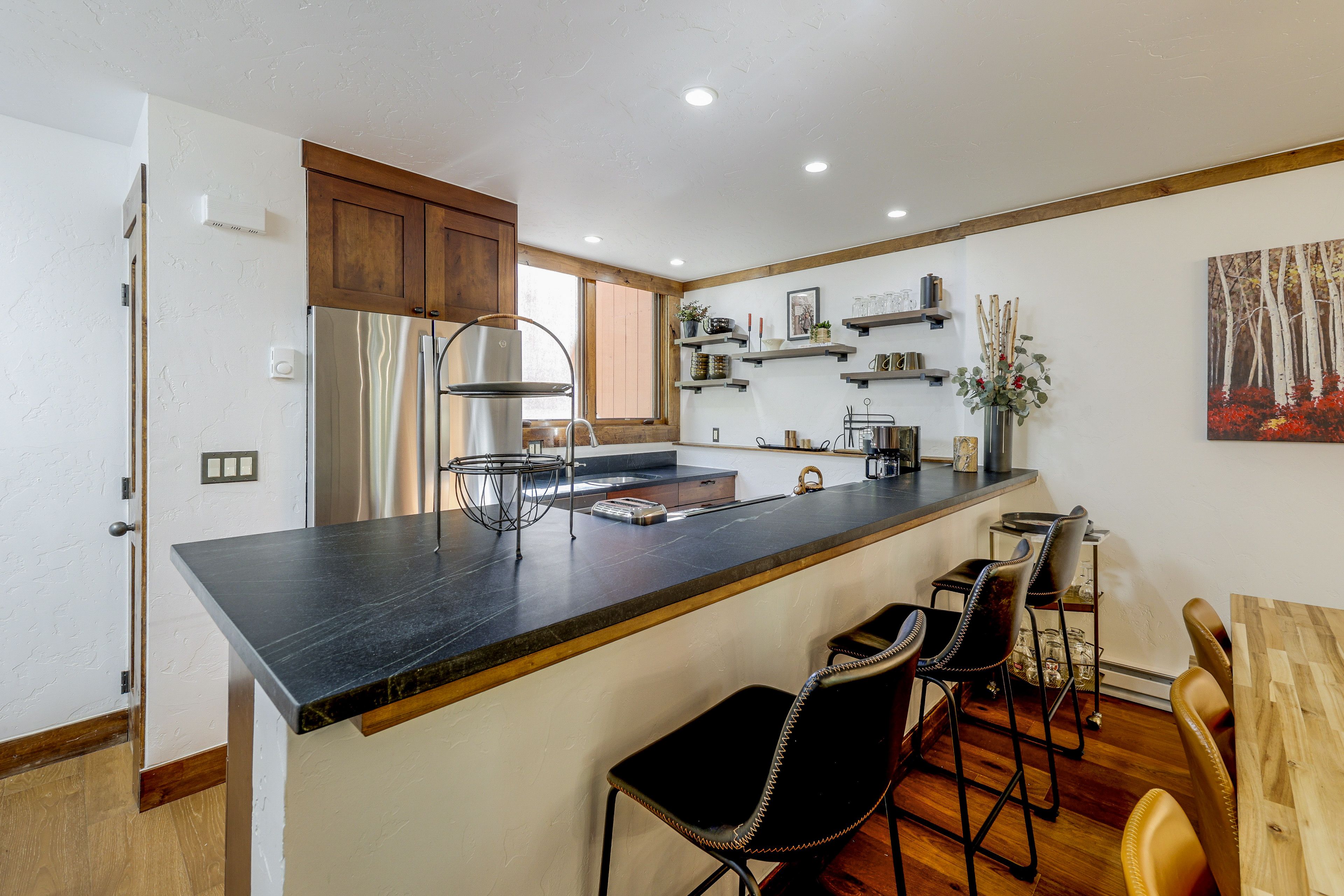 Kitchen | Cooking Basics | Dishware/Flatware | Main Level