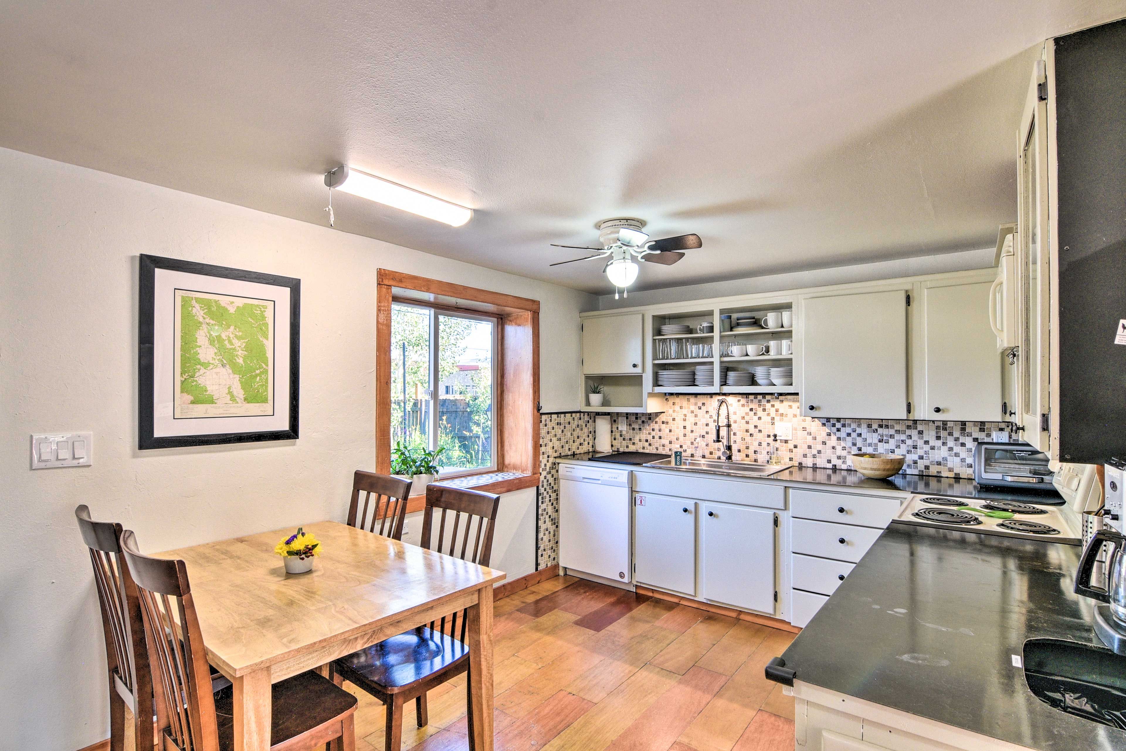 Kitchen | Fully Equipped w/ Cooking Basics