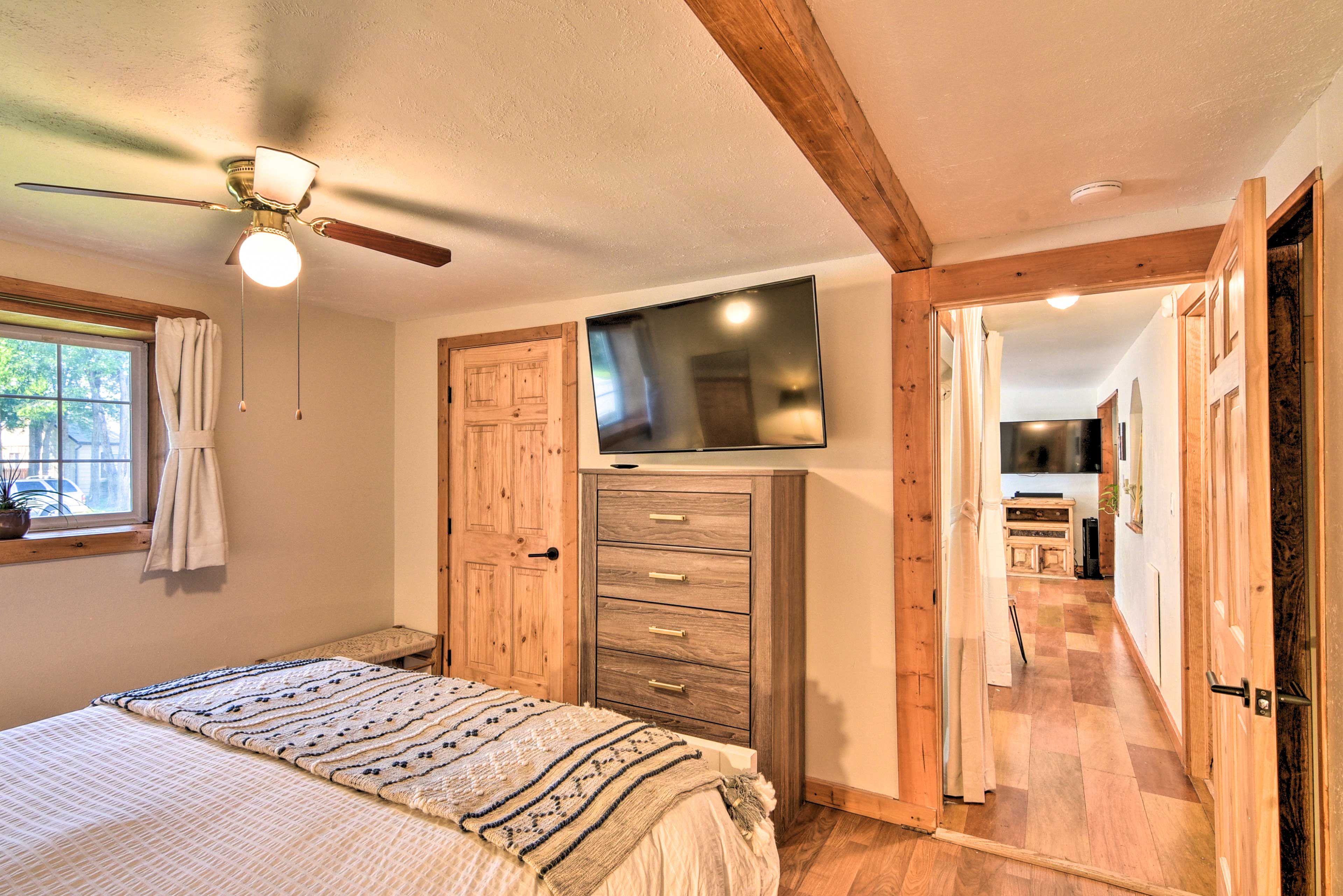 Bedroom 1 | Smart TV