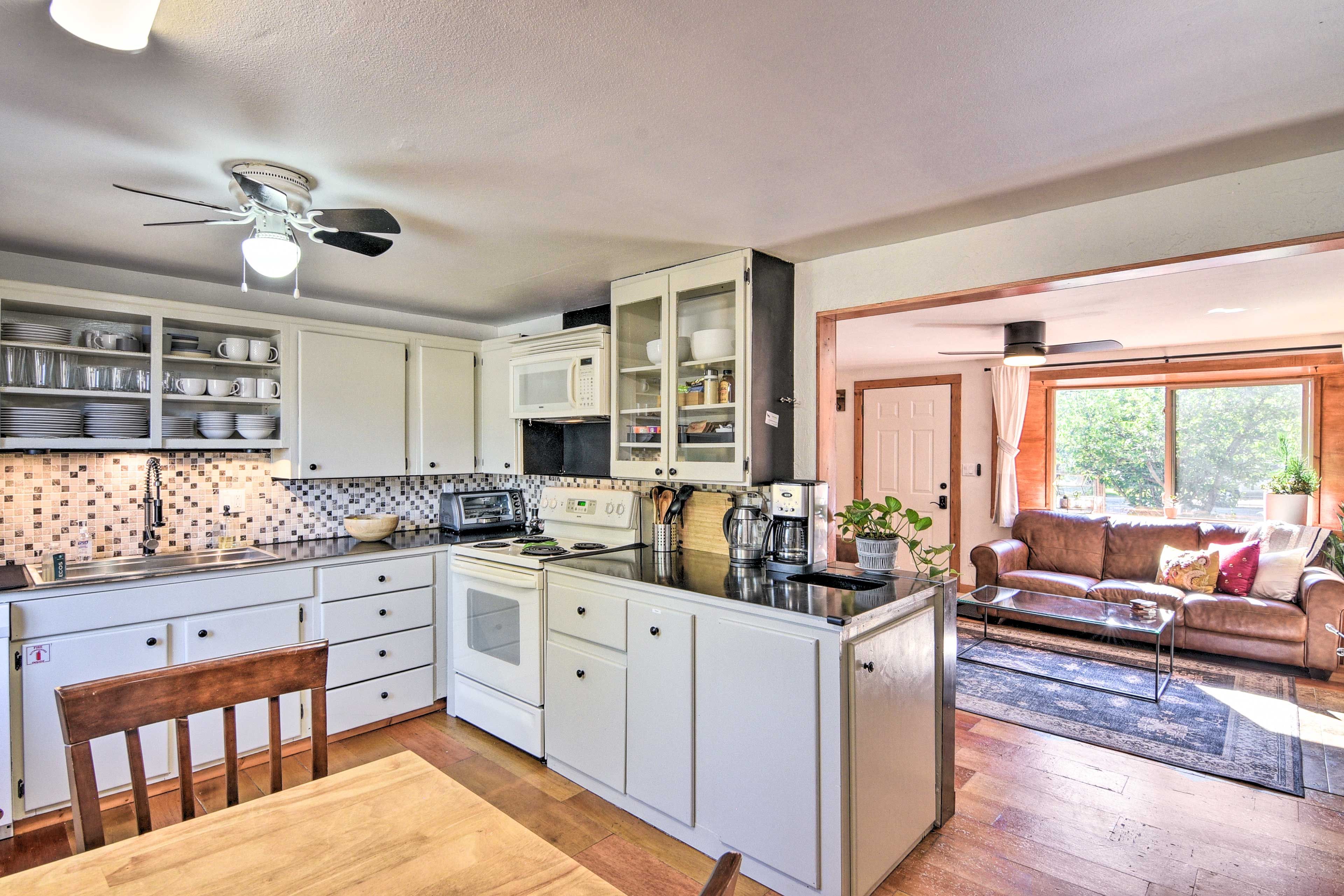 Kitchen | Dishware/Flatware