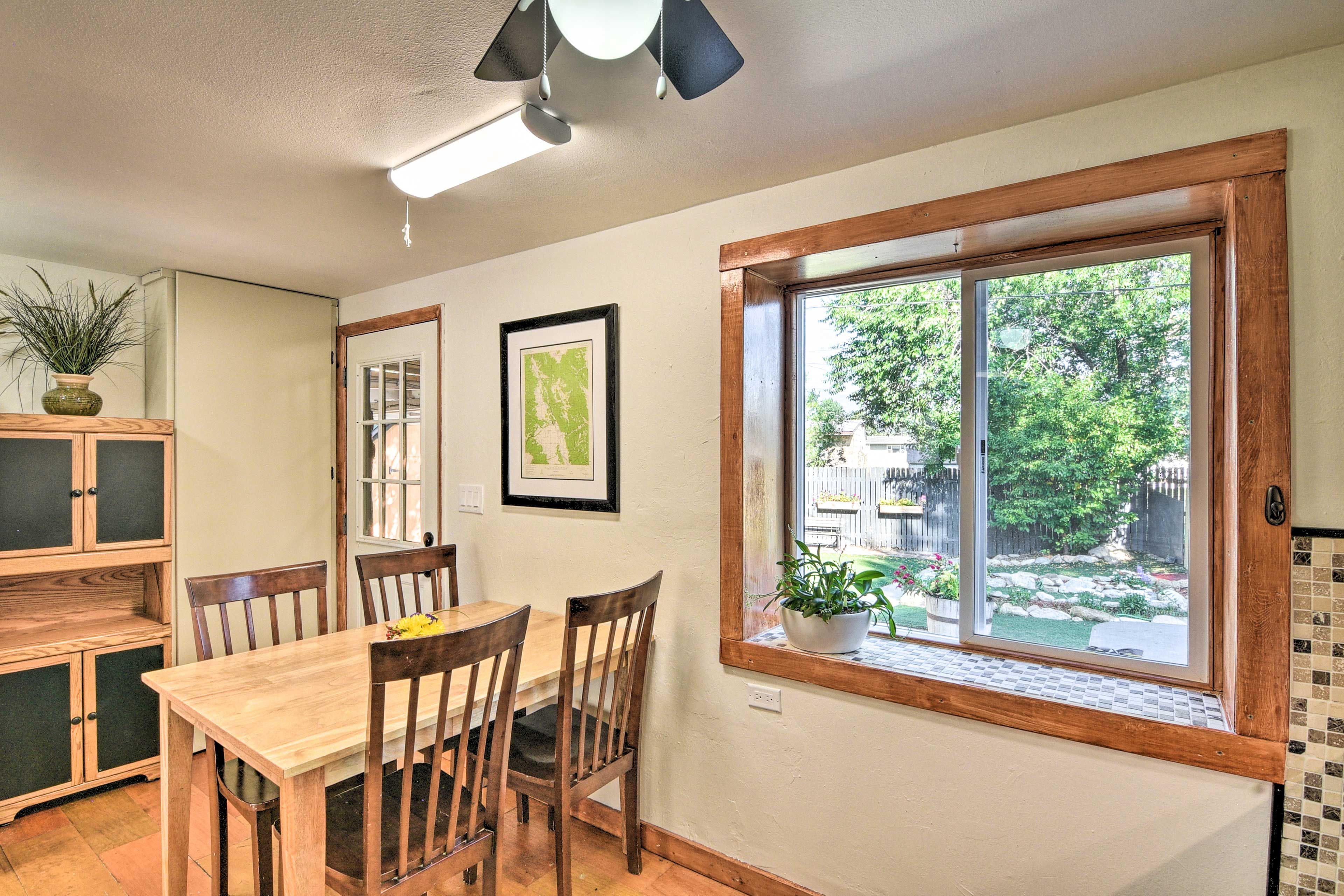 Kitchen | Dining Table
