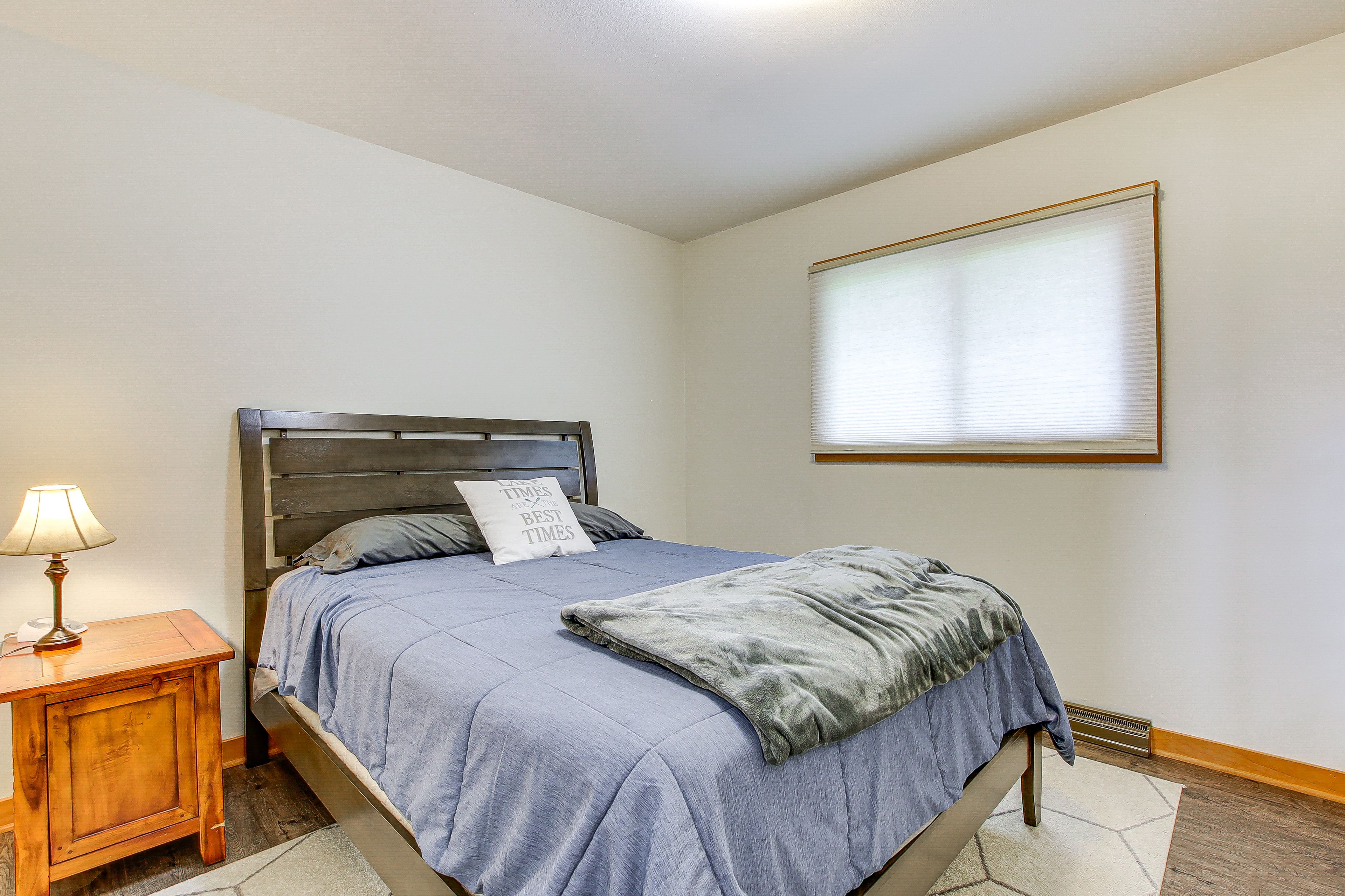 Bedroom 2 | Queen Bed