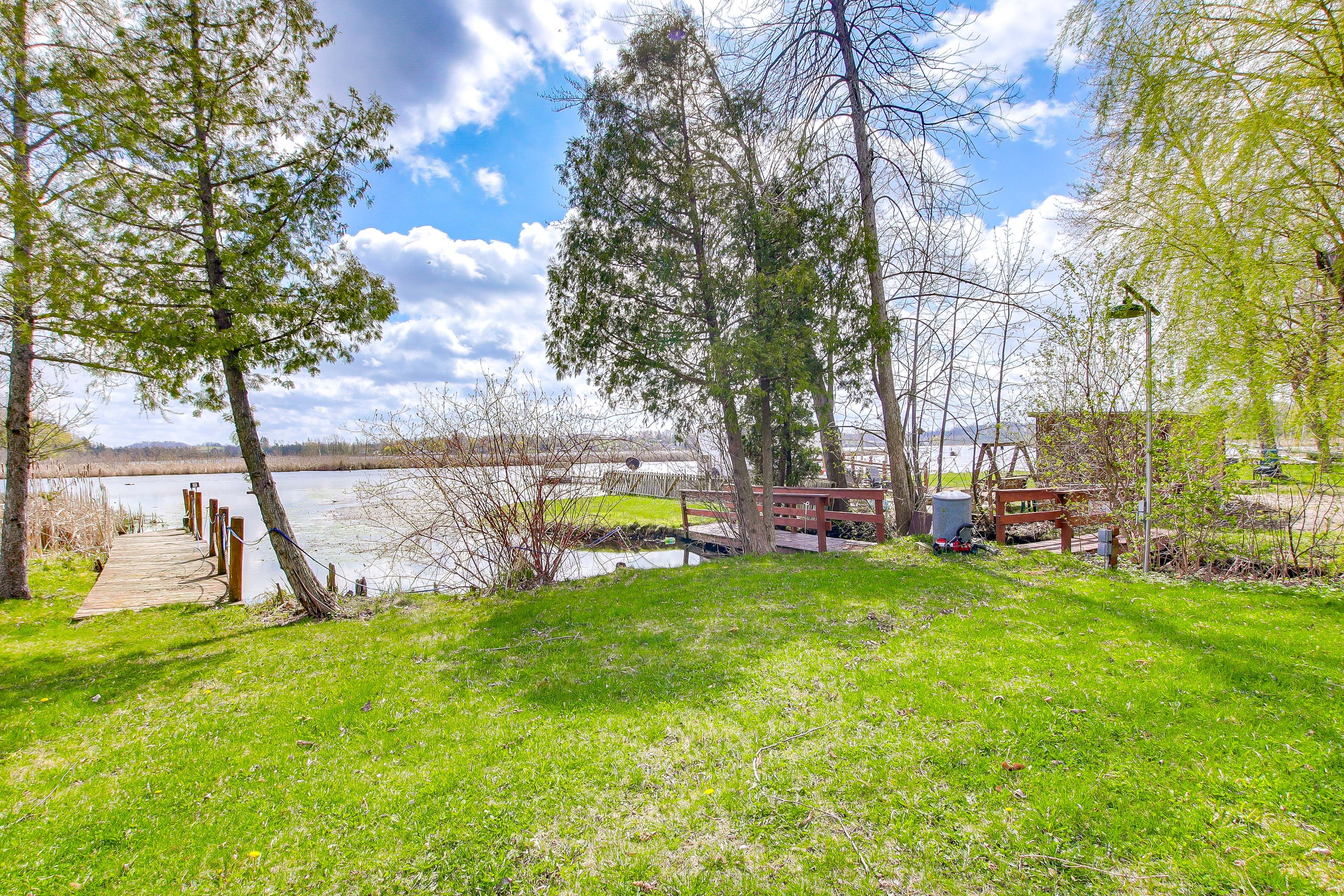 Private Yard | Dock | Fire Pit
