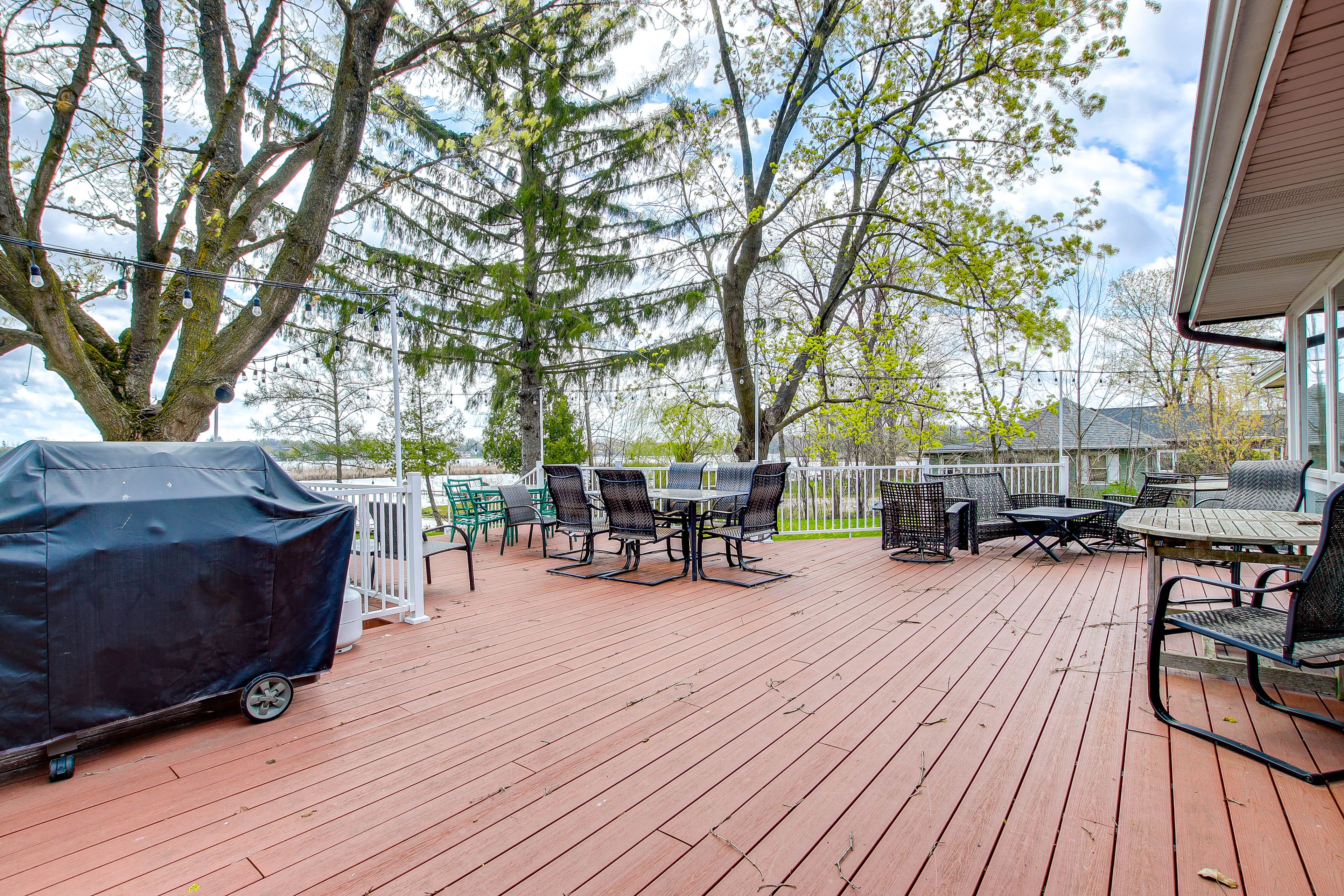 Deck | Outdoor Dining Areas