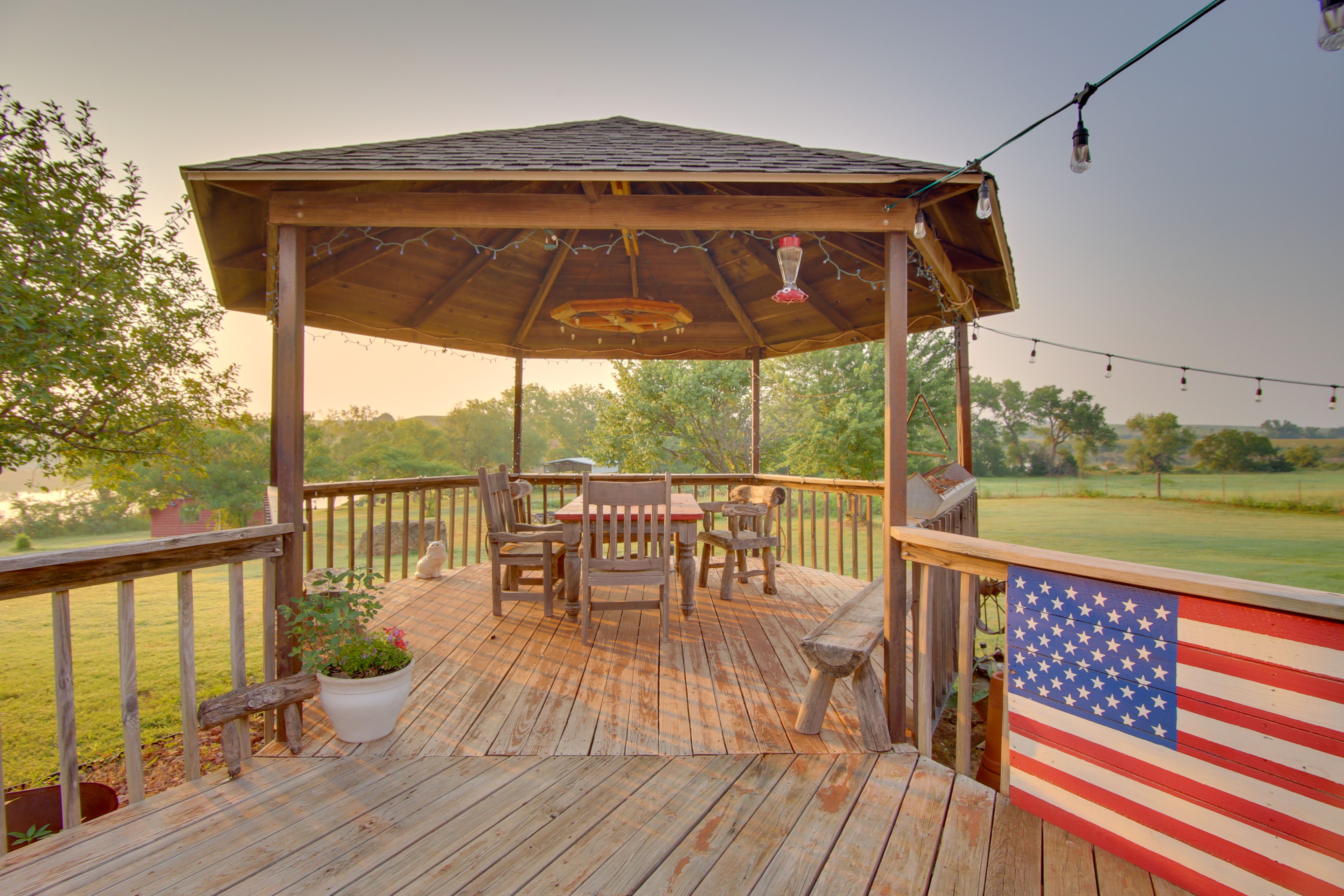 Leedey Vacation Rental | 6BR | 4BA | Stairs Required | 3 Stories | 5,520 Sq Ft