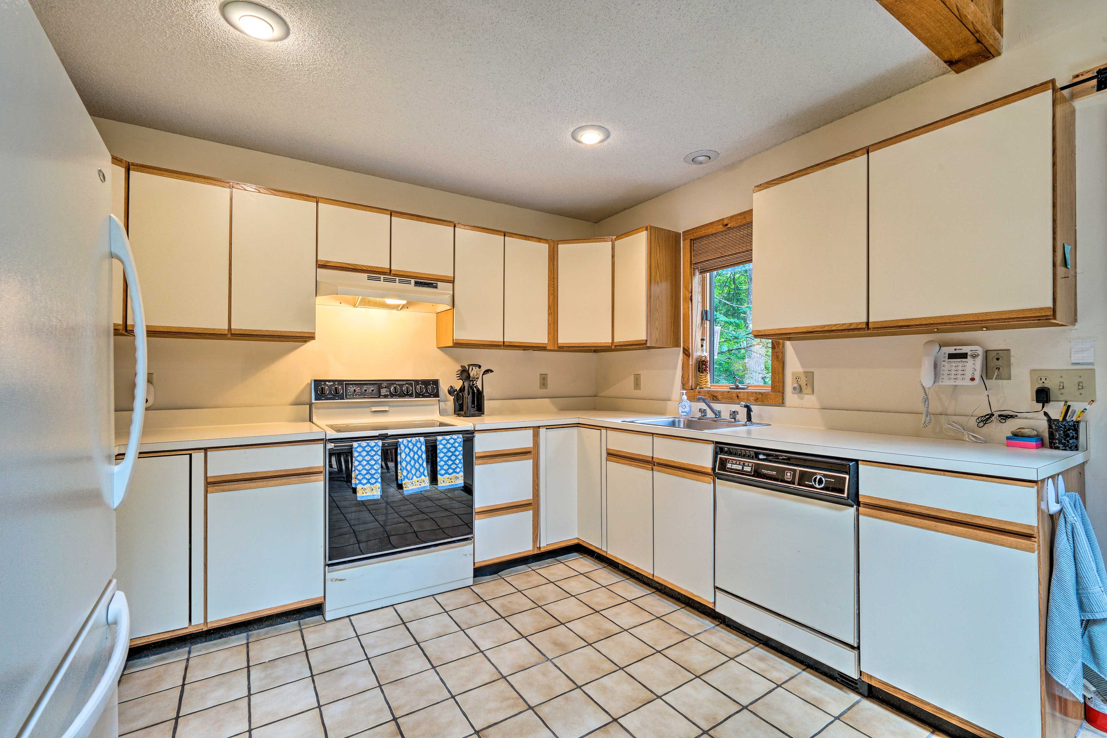 Kitchen | Trash Bags & Paper Towels