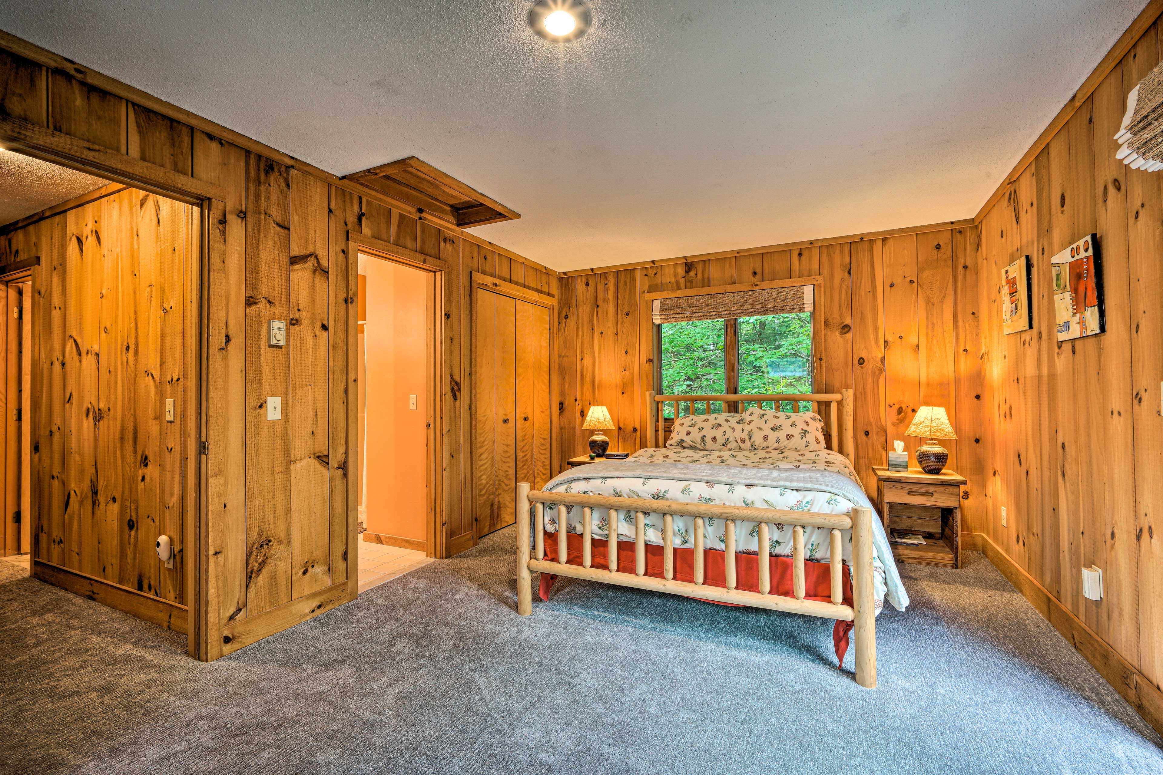 Bedroom 1 | Linens Provided | En-Suite Bathroom