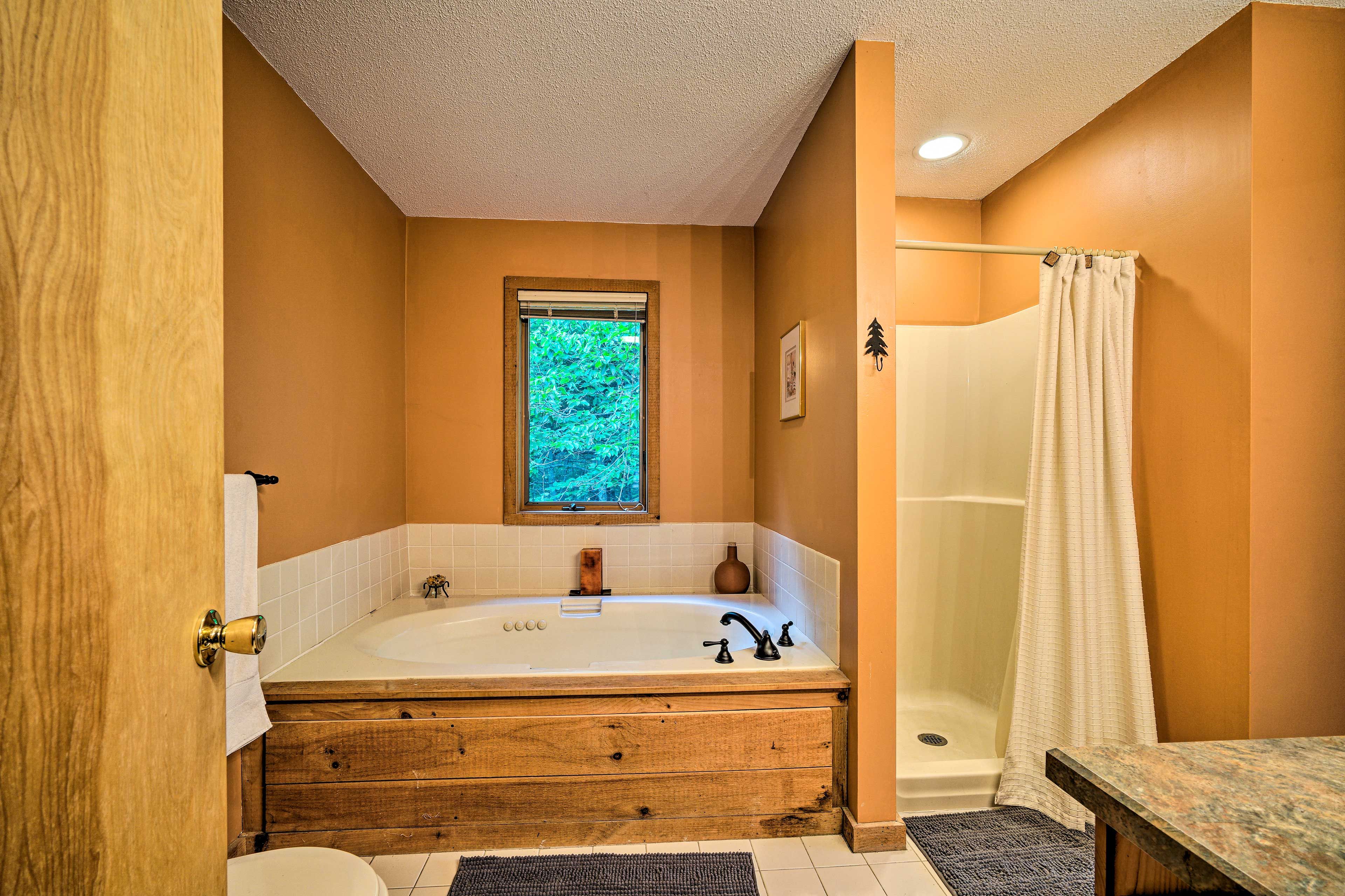 En-Suite Bathroom | Jetted Tub