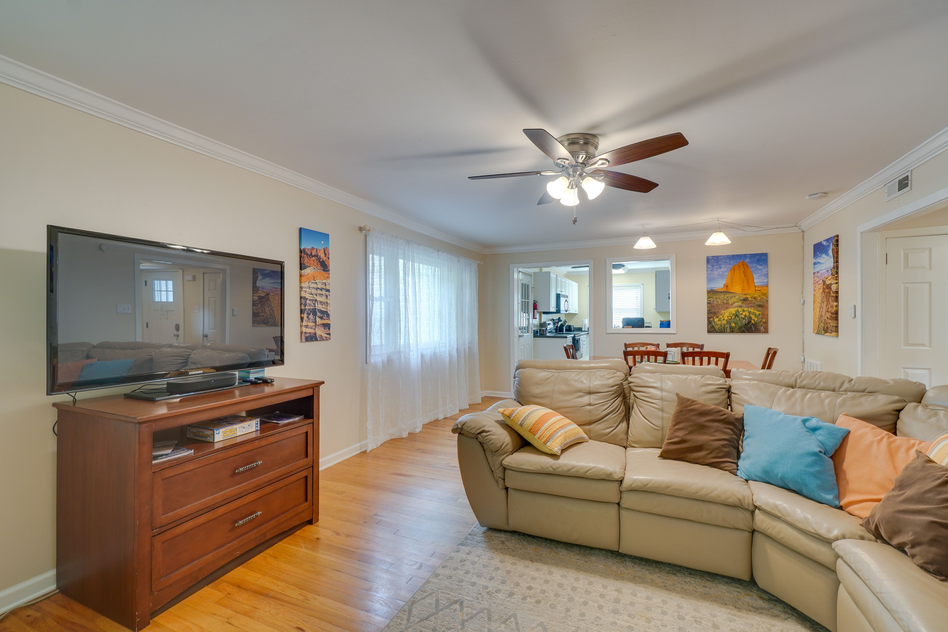 Living Room | Free WiFi | Central A/C