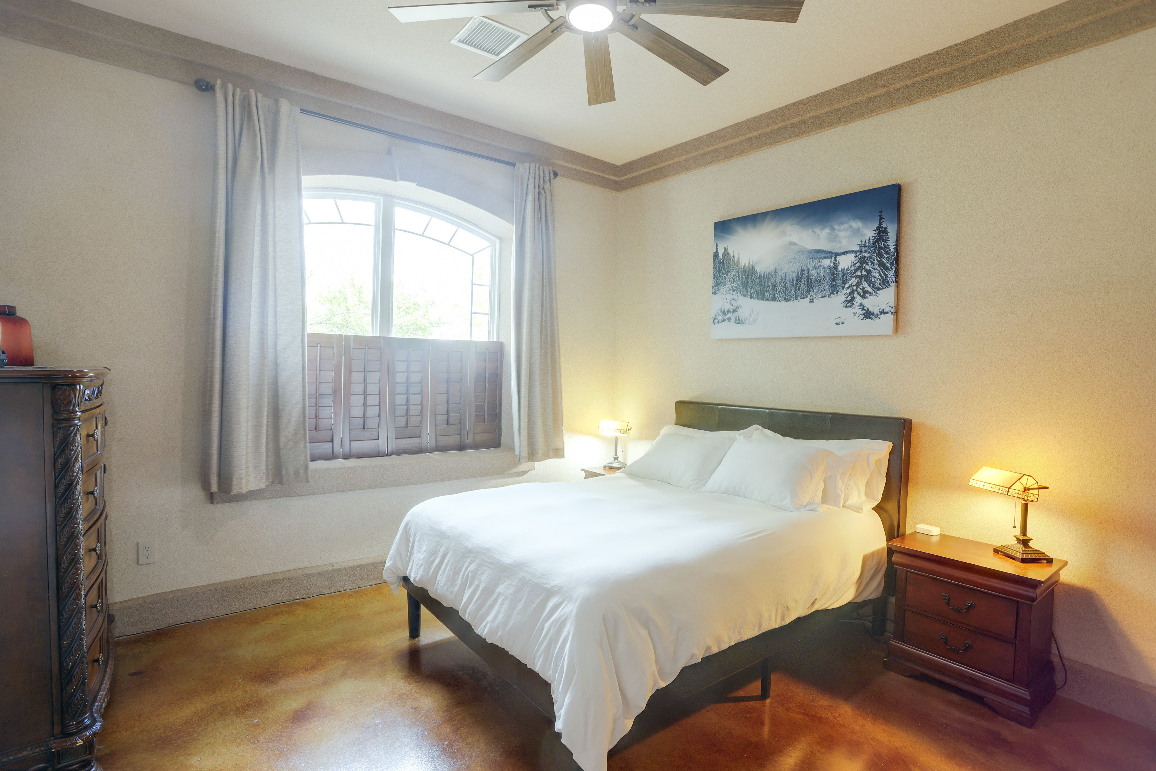 Bedroom Suite 1 | King Bed | Step-Free Access