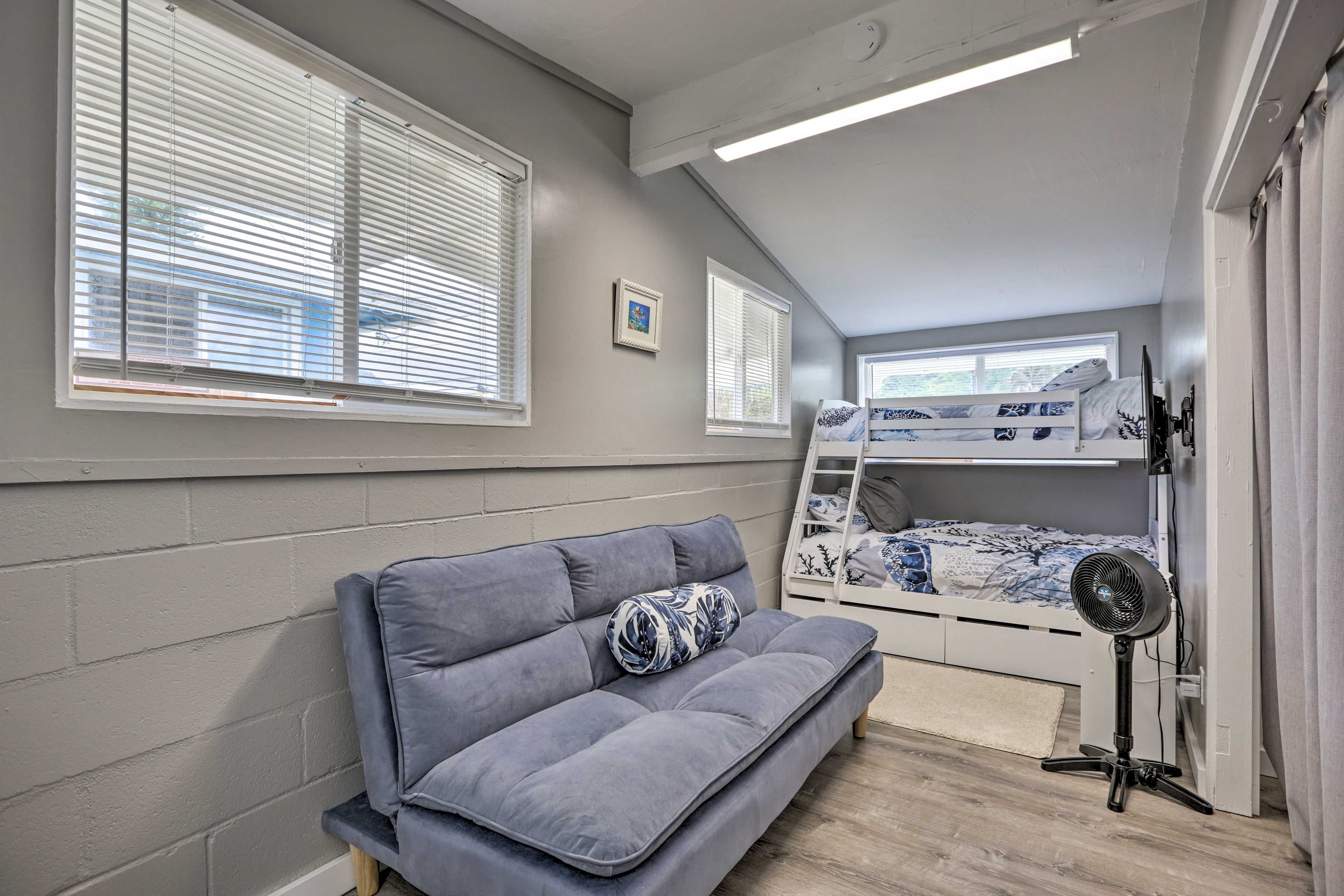 Bedroom 3 | Twin/Full Bunk Bed | Futon