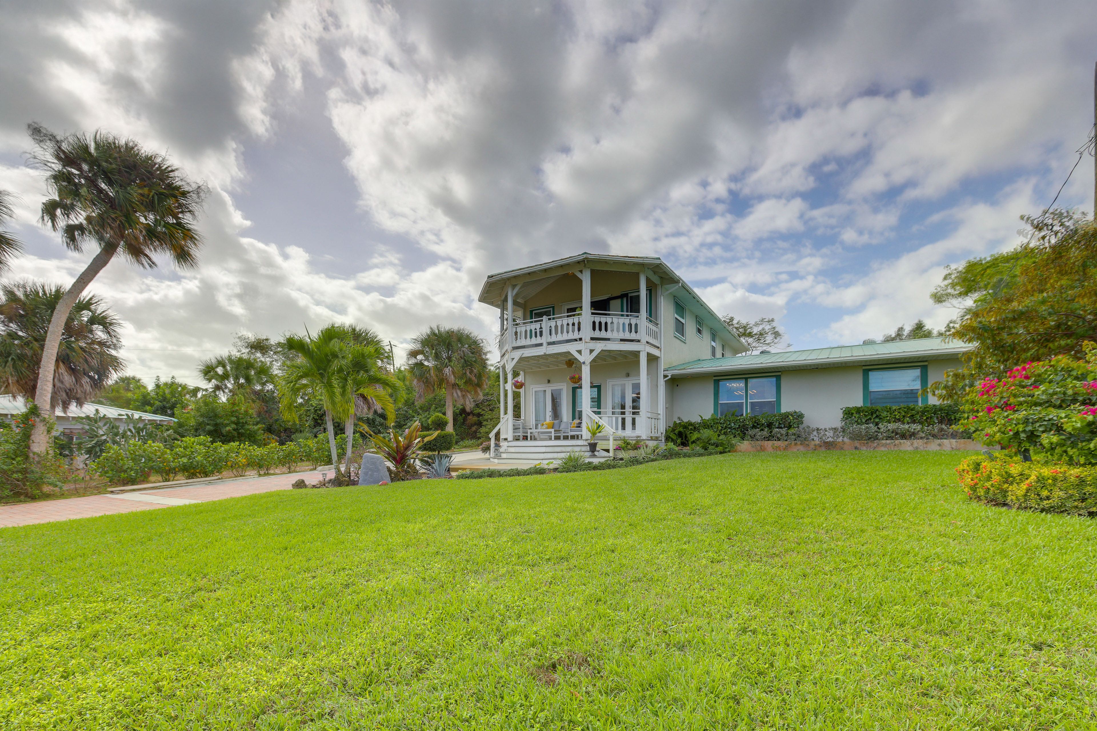 Parking | Driveway (10 Vehicles) | RV/Trailer Parking