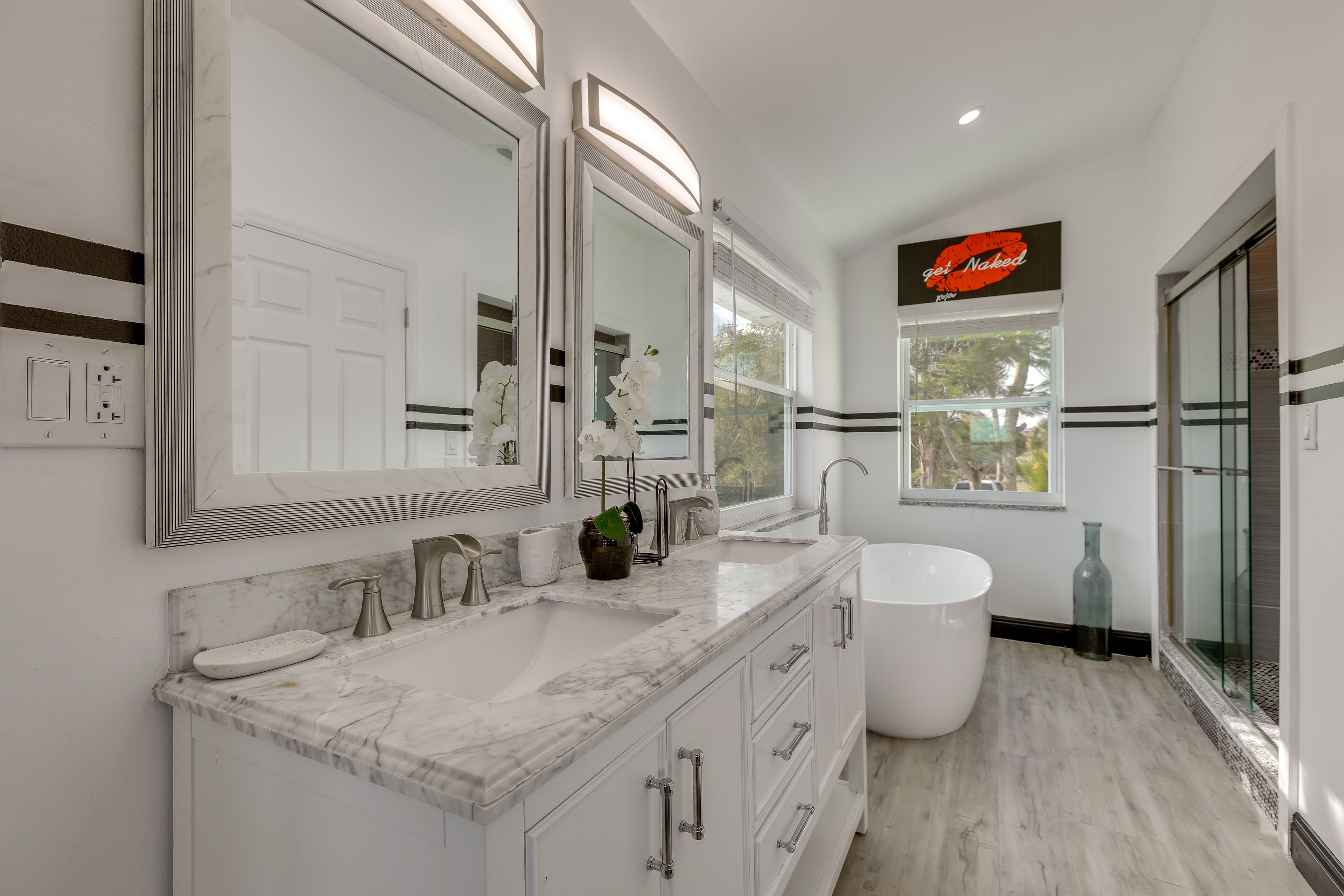 Full Bath | Towels | Hair Dryer | 2nd Floor