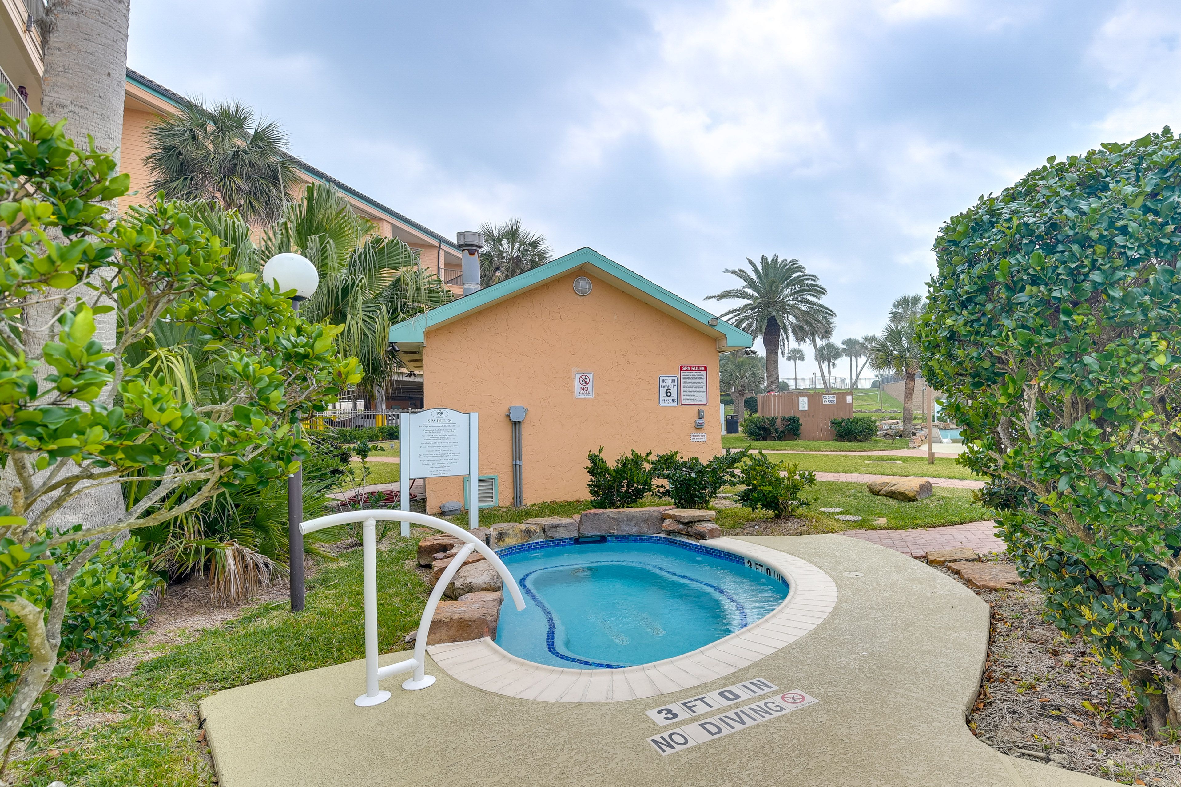 Community Amenities | Hot Tub