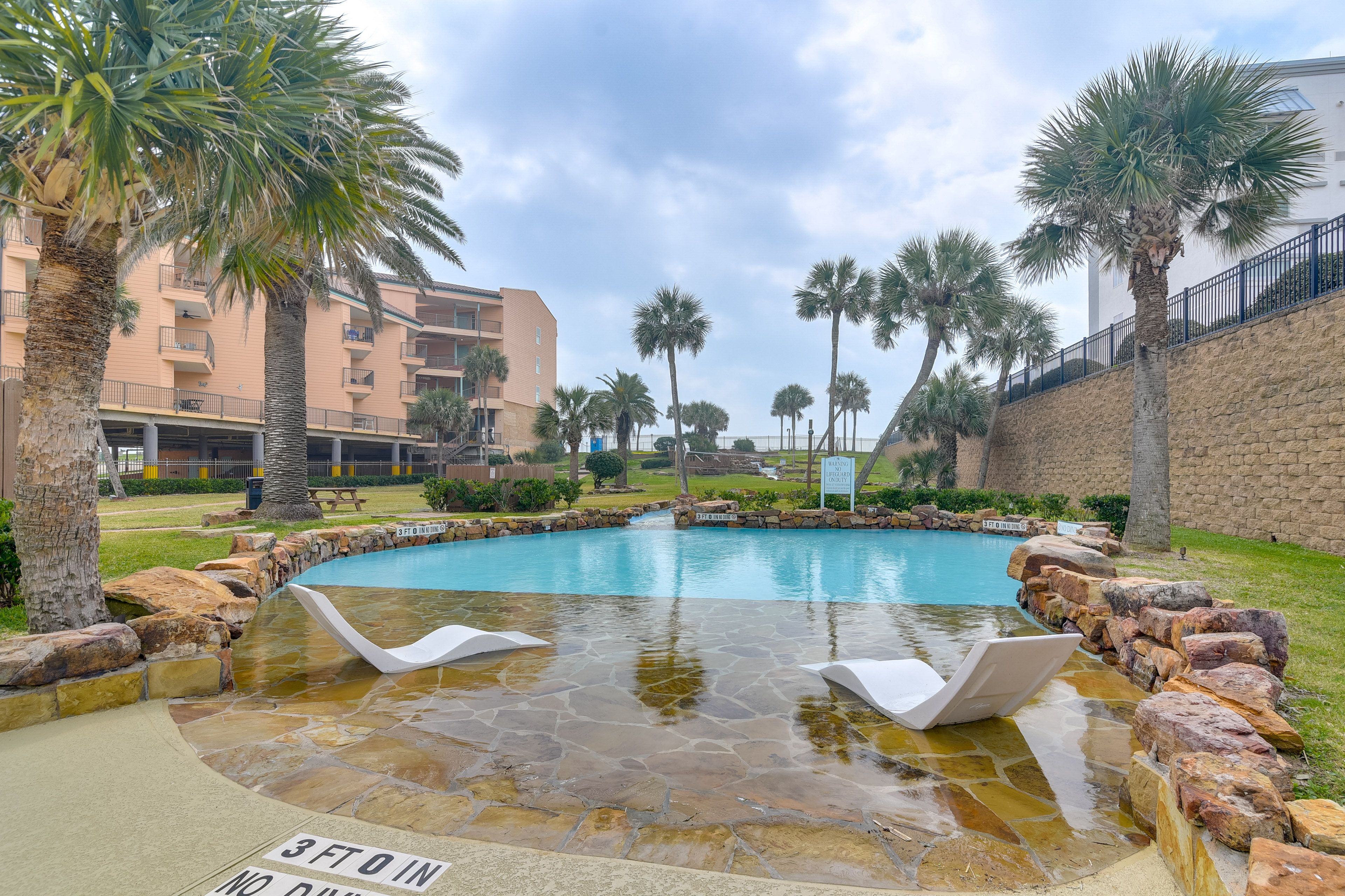 Community Amenities | Wading Pool | Walk to Beach