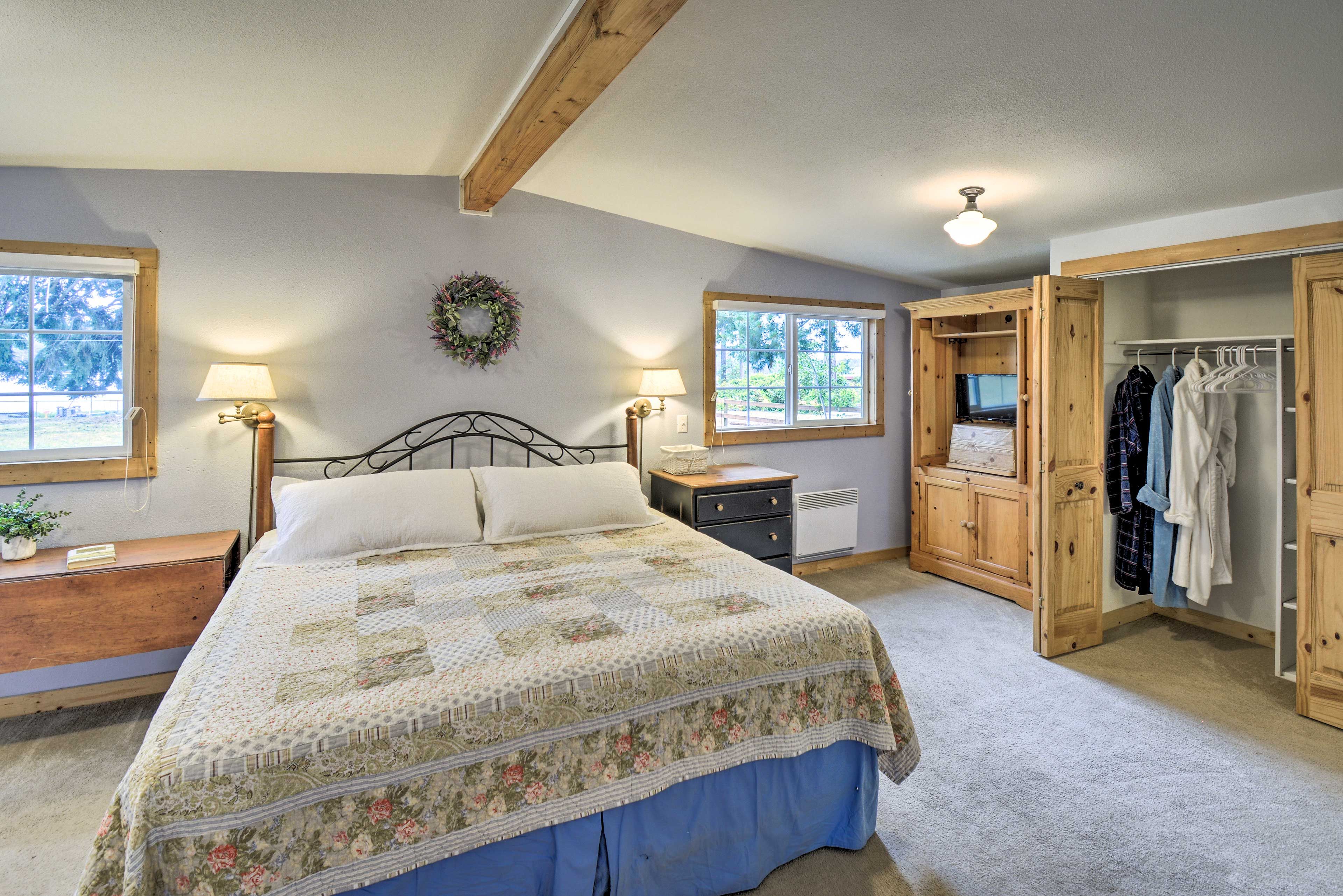 Bedroom 1 | King Bed | Smart TV | En-Suite Bathroom