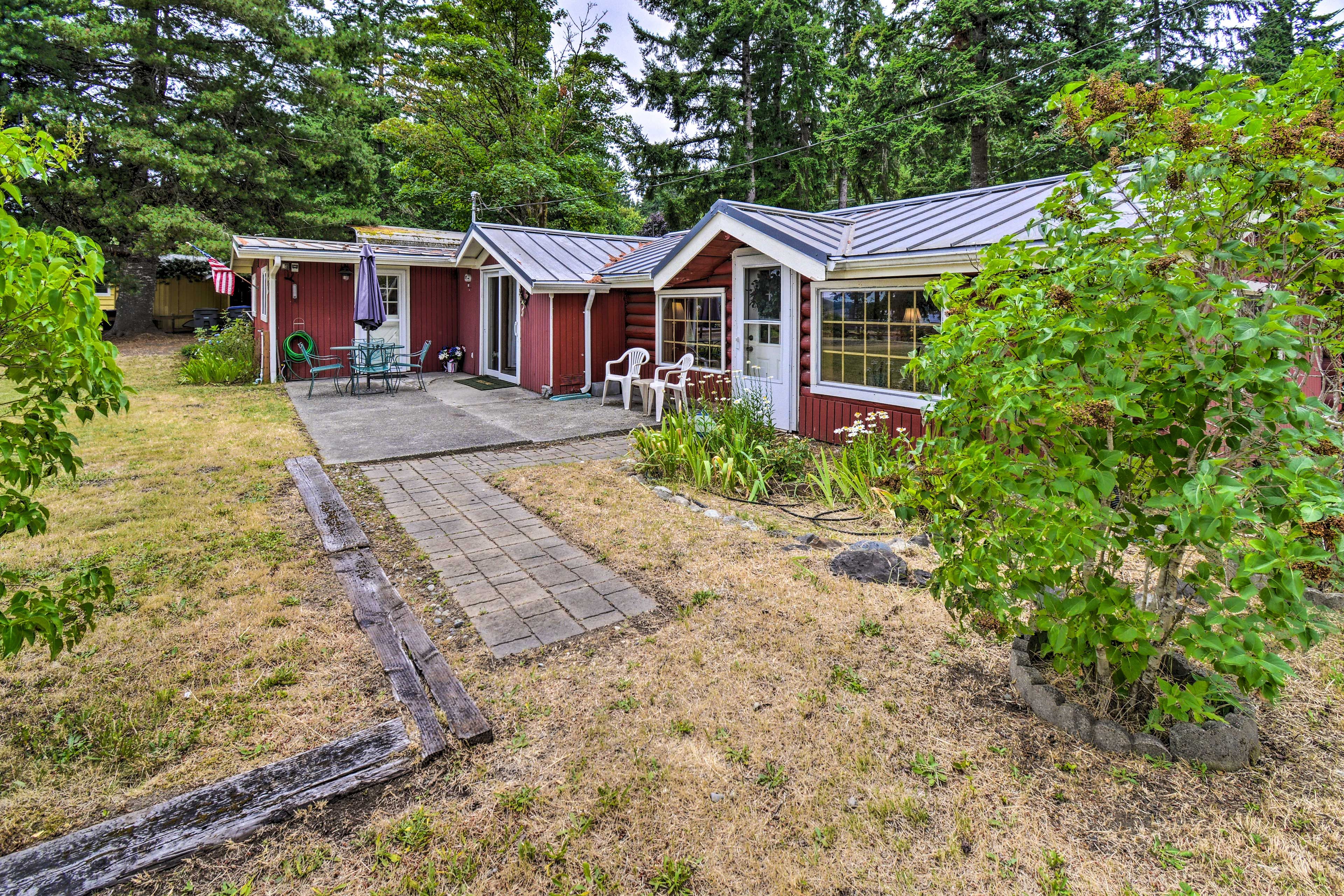 Parking | Trailer & RV Parking Allowed On-Site | Free Street Parking
