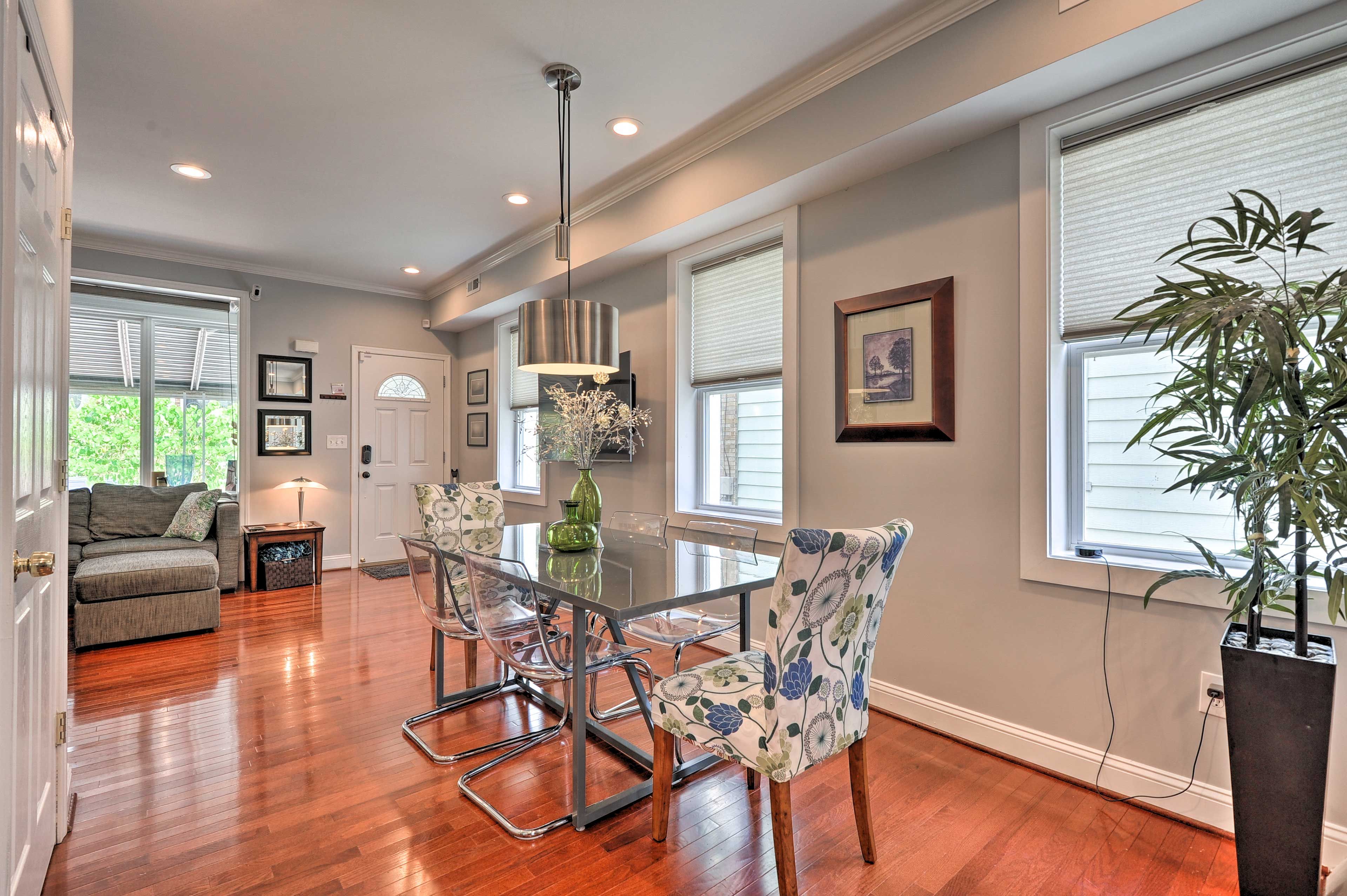 Living Room | 6-Person Dining Table